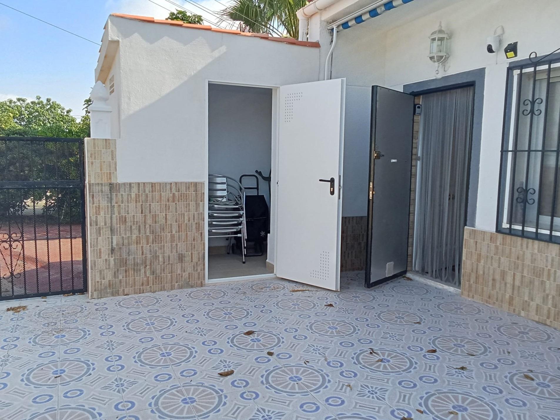 For sale - 2 Bedroom 1 Bathroom Bungalow in Torrevieja - Torretas  - Alicante