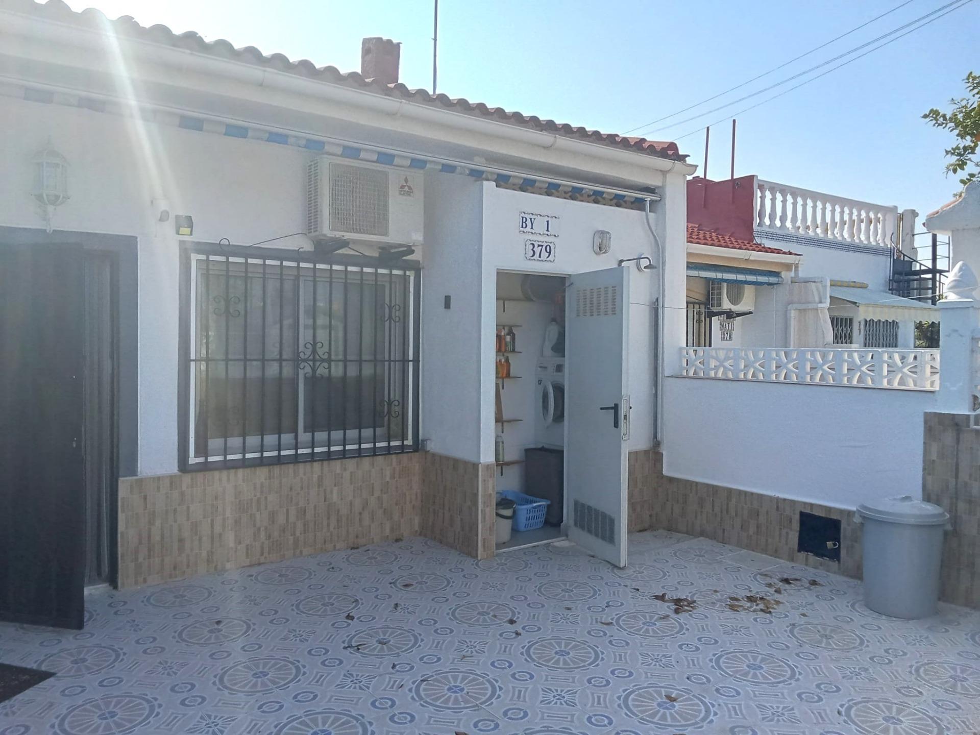 For sale - 2 Bedroom 1 Bathroom Bungalow in Torrevieja - Torretas  - Alicante