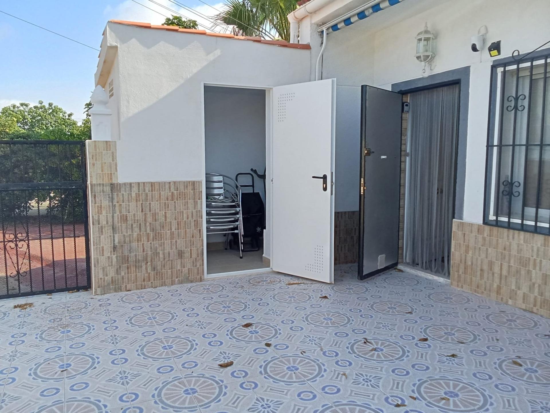 For sale - 2 Bedroom 1 Bathroom Bungalow in Torrevieja - Torretas  - Alicante