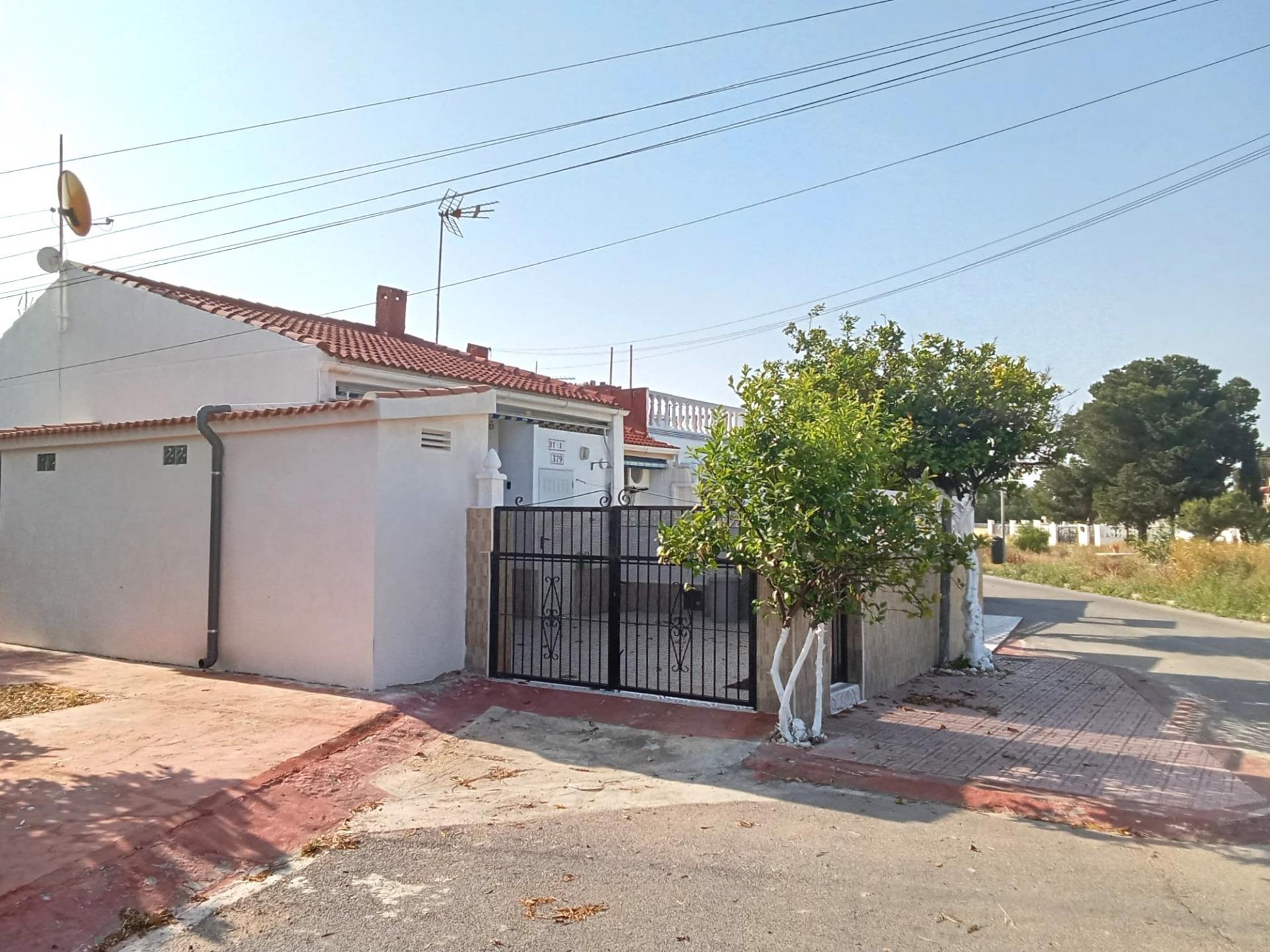 For sale - 2 Bedroom 1 Bathroom Bungalow in Torrevieja - Torretas  - Alicante