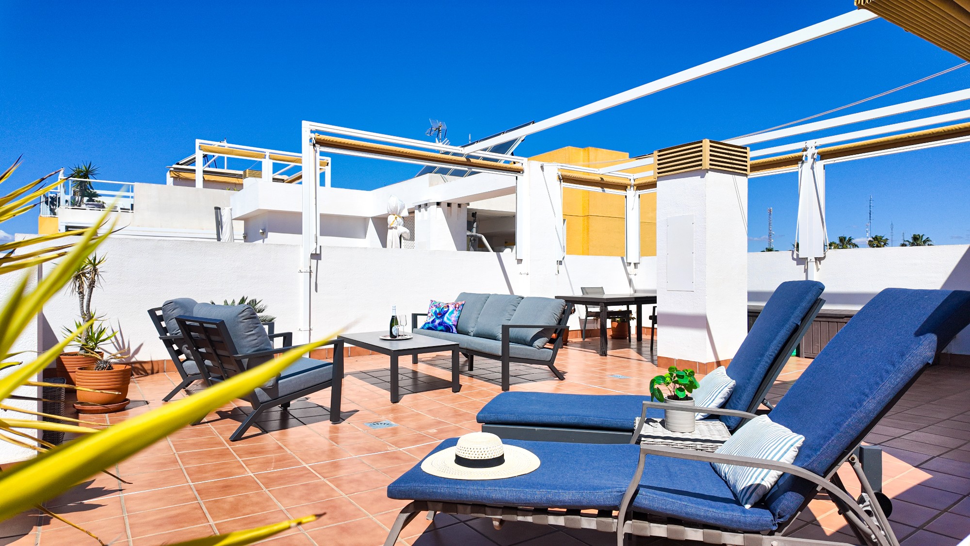 For sale - 2 Bedroom 2 Bathroom Apartment in Villamartin - Costa Blanca  - Alicante