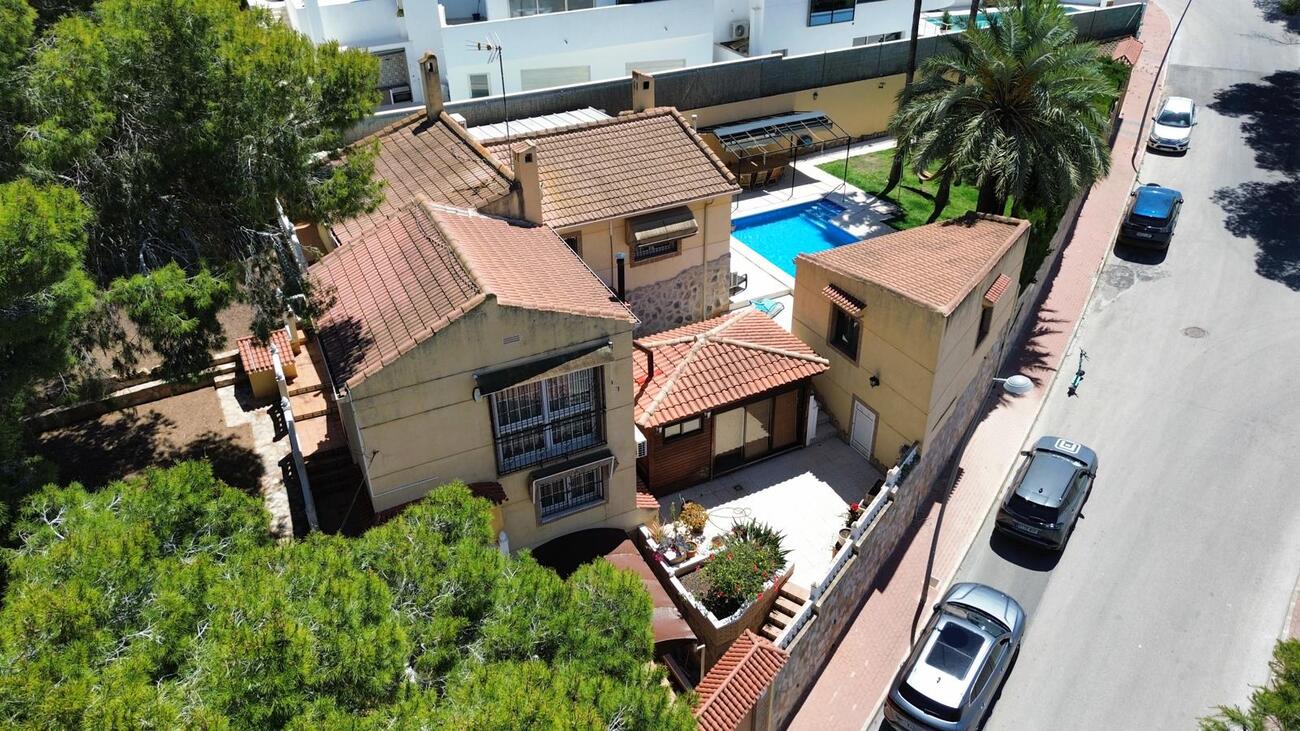 For sale - 4 Bedroom 3 Bathroom Villa in Los Balcones - Costa Blanca  - Alicante