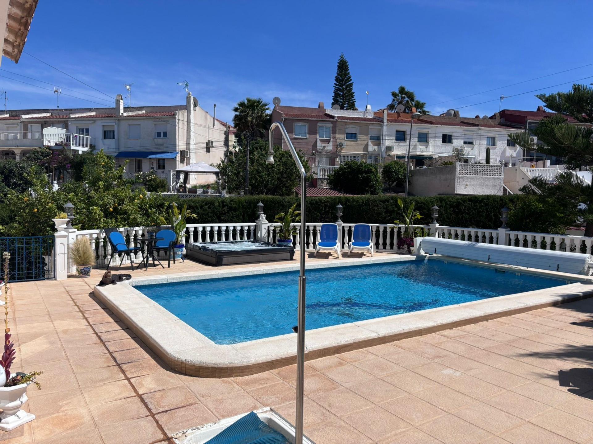 For sale - 2 Bedroom 2 Bathroom Semi Detached in Torrevieja - Los Balcones  - Alicante