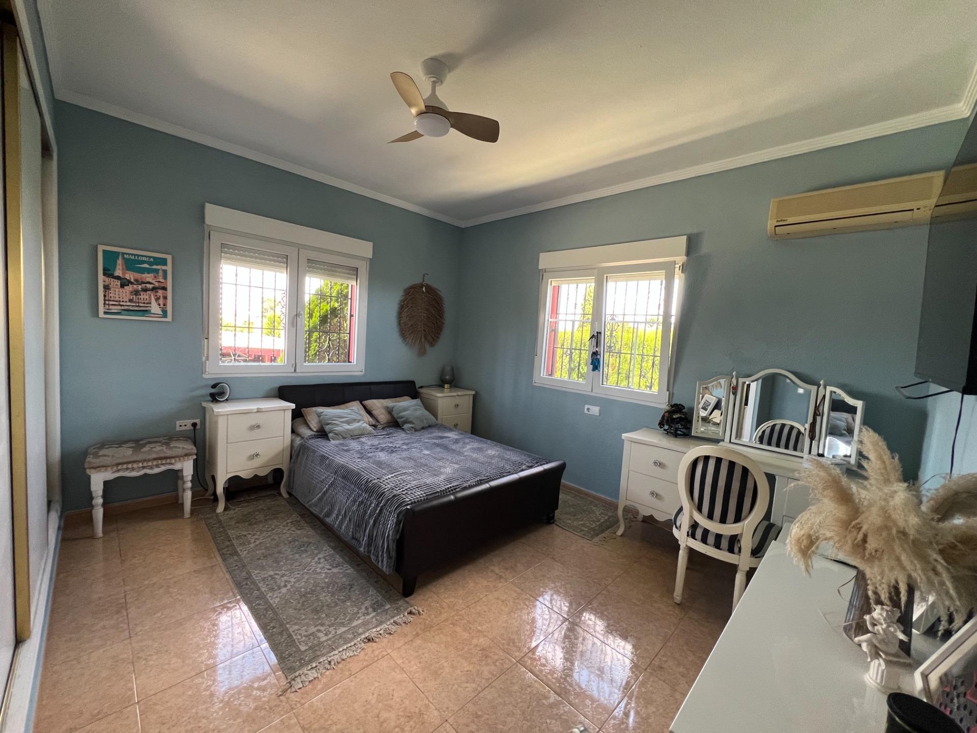 For sale - 4 Bedroom 1 Bathroom Finca in Dolores - Comunidad Valenciana  - Alicante
