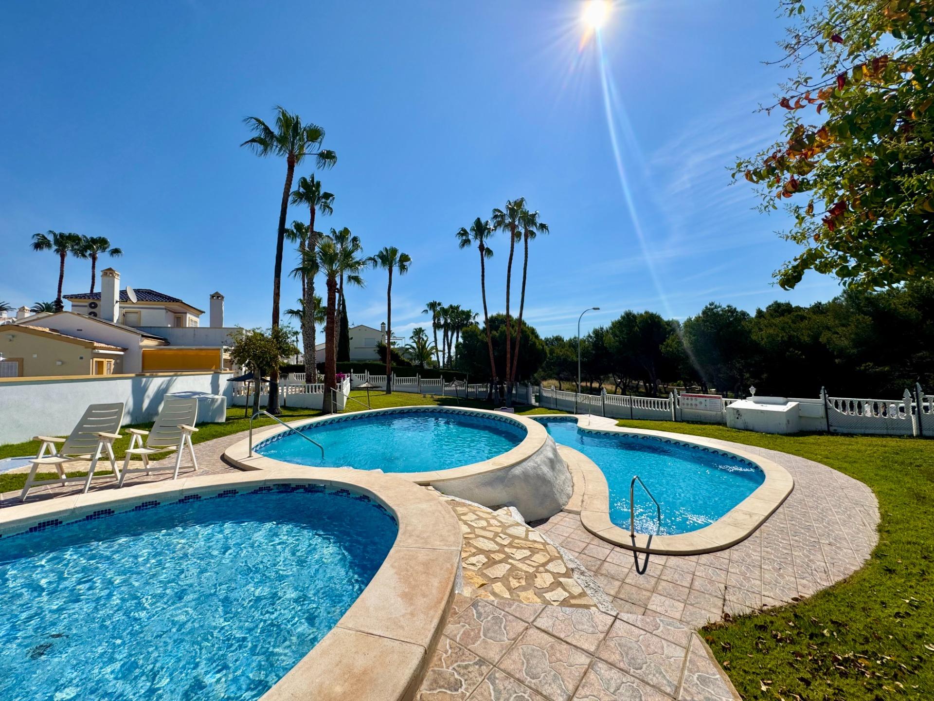 For sale - 2 Bedroom 2 Bathroom Bungalow in Villamartin - Villamartín-las Filipinas  - Alicante