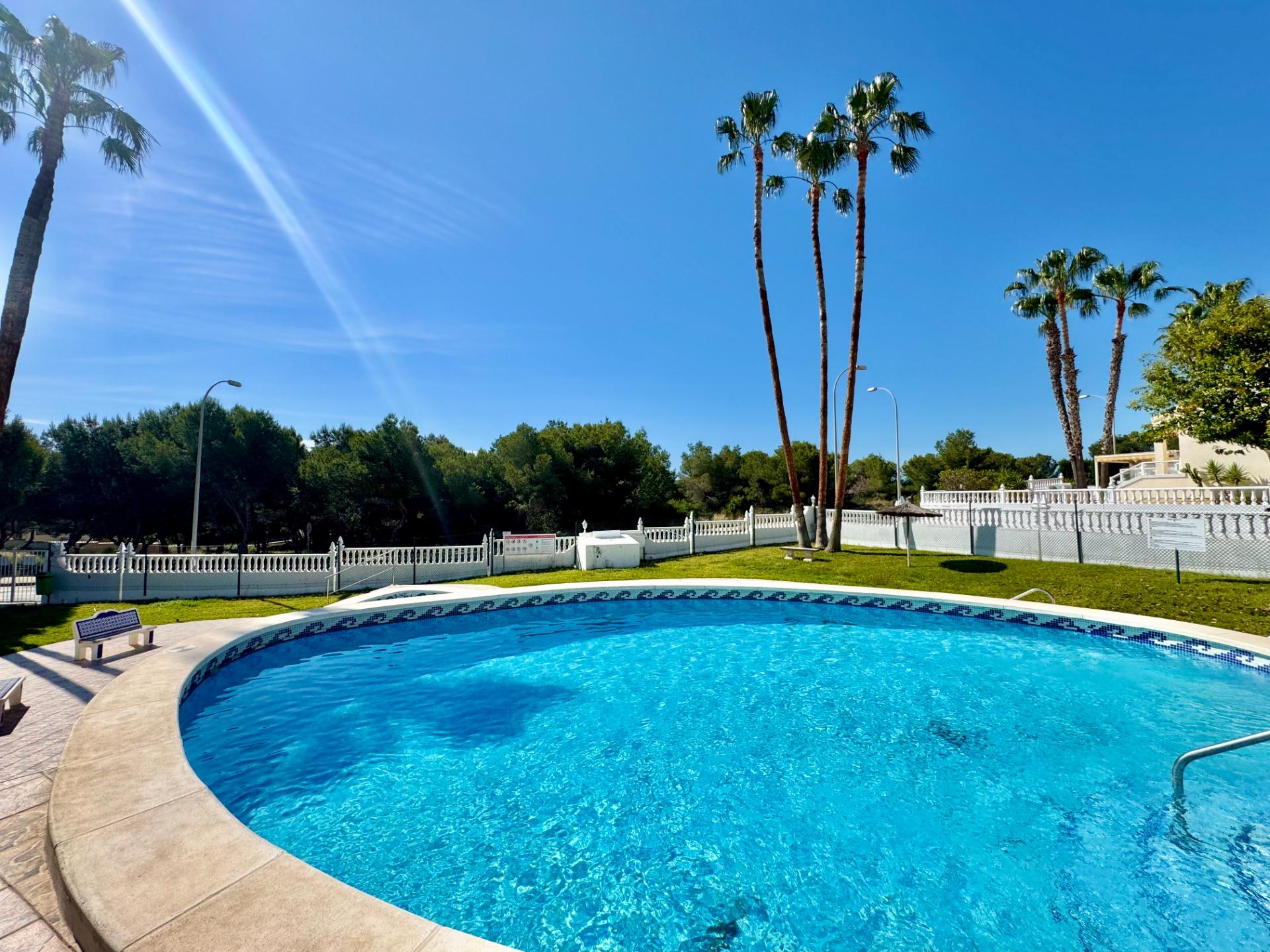 For sale - 2 Bedroom 2 Bathroom Bungalow in Villamartin - Villamartín-las Filipinas  - Alicante