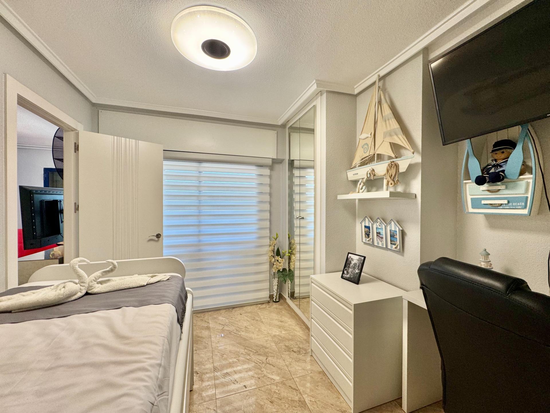For sale - 2 Bedroom 1 Bathroom Apartment in Torrevieja - Torre La Mata  - Alicante