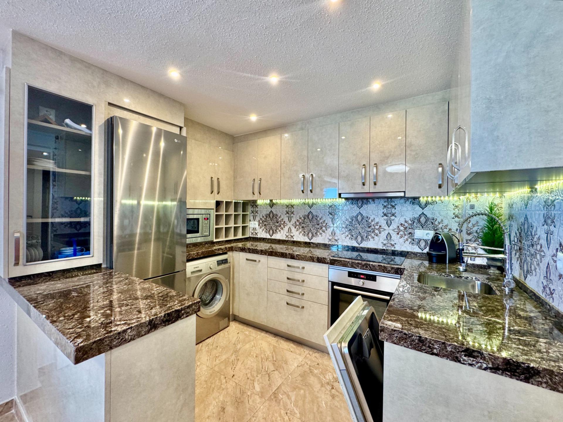 For sale - 2 Bedroom 1 Bathroom Apartment in Torrevieja - Torre La Mata  - Alicante