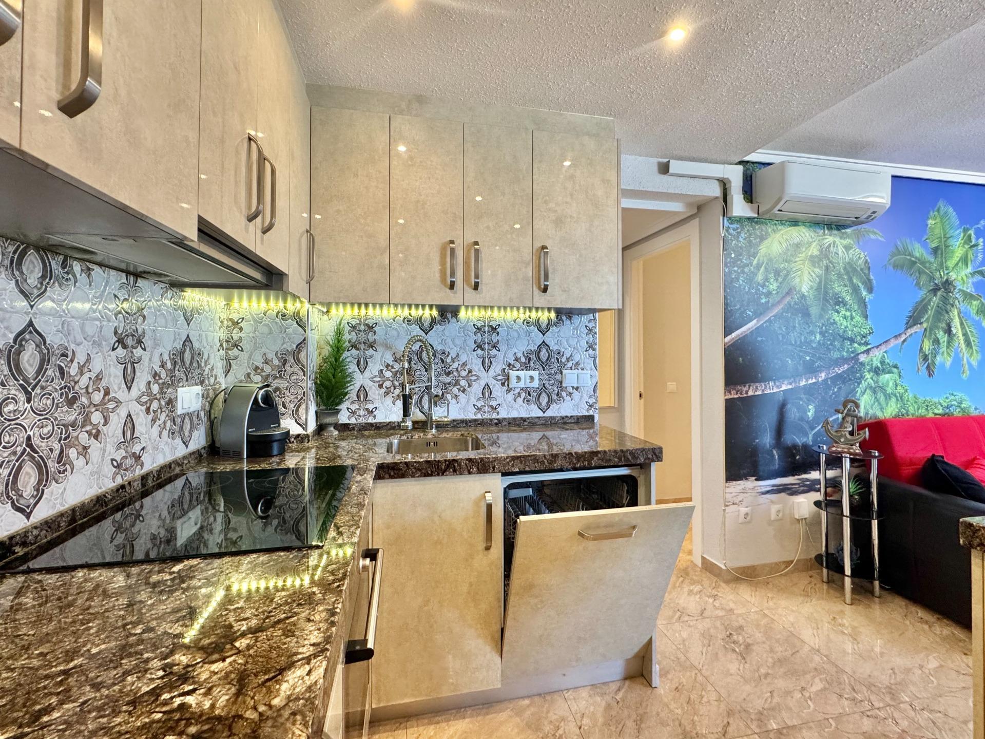 For sale - 2 Bedroom 1 Bathroom Apartment in Torrevieja - Torre La Mata  - Alicante