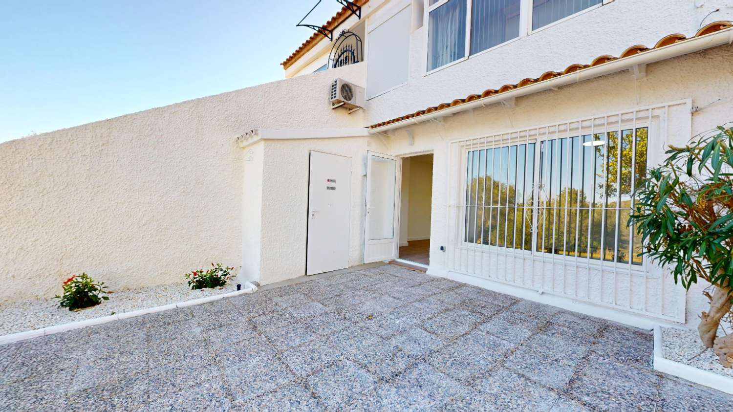 For sale - 2 Bedroom 1 Bathroom Bungalow in Orihuela - Inland  - Alicante