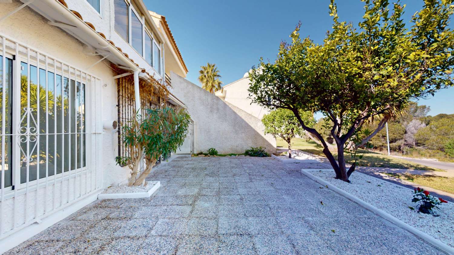 For sale - 2 Bedroom 1 Bathroom Bungalow in Orihuela - Inland  - Alicante