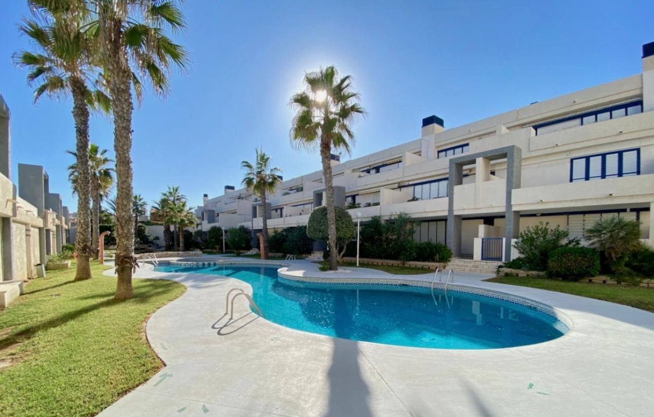 For sale - 2 Bedroom 1 Bathroom Apartment in Torrevieja - Torre La Mata  - Alicante