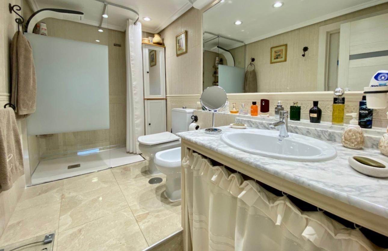For sale - 2 Bedroom 1 Bathroom Apartment in Torrevieja - Torre La Mata  - Alicante