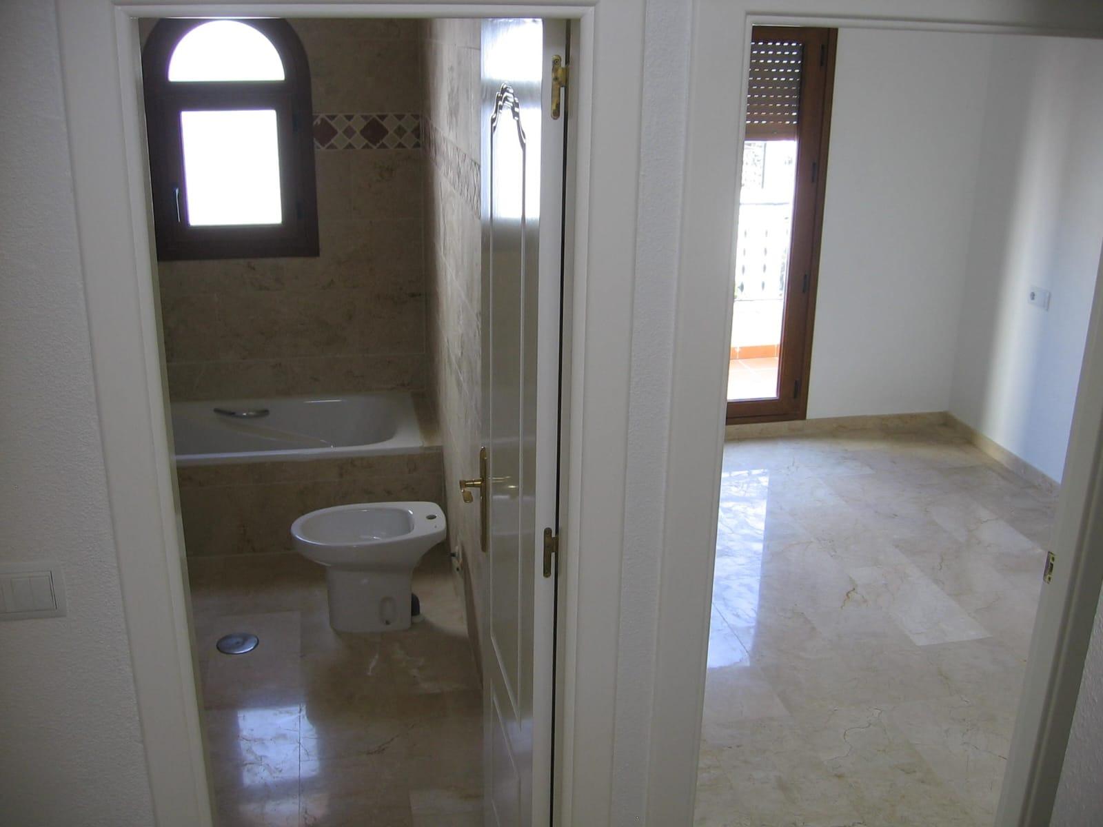 For sale - 2 Bedroom 1 Bathroom Town House in Villamartin - Pau 8  - Alicante