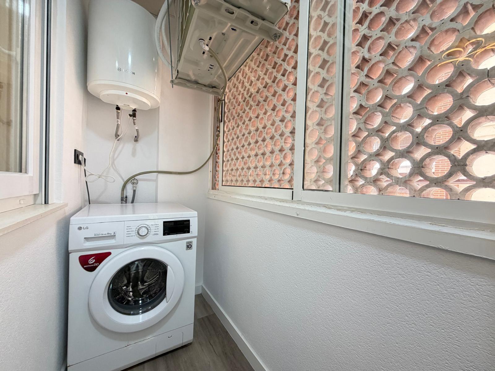 For sale - 2 Bedroom 1 Bathroom Apartment in Torrevieja - Estacion De Autobuses  - Alicante