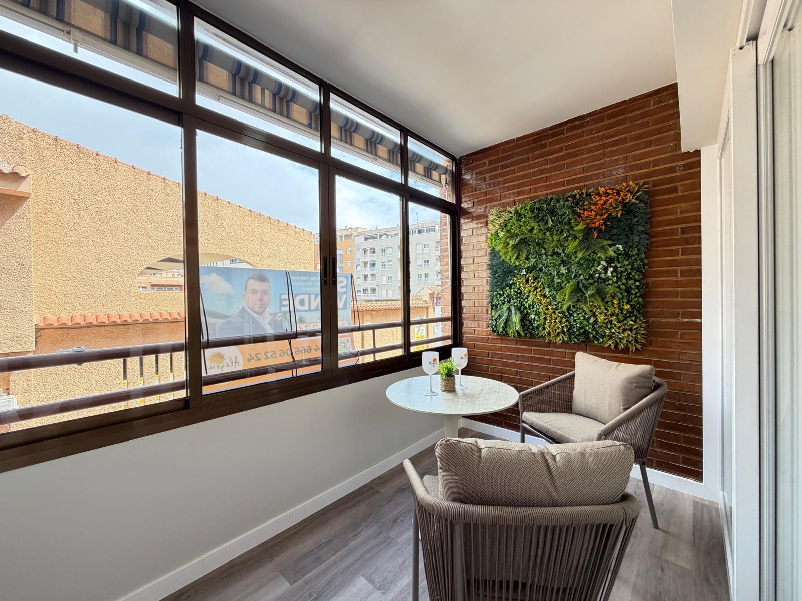 For sale - 2 Bedroom 1 Bathroom Apartment in Torrevieja - Estacion De Autobuses  - Alicante