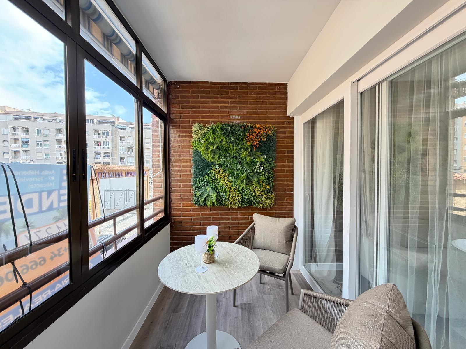 For sale - 2 Bedroom 1 Bathroom Apartment in Torrevieja - Estacion De Autobuses  - Alicante