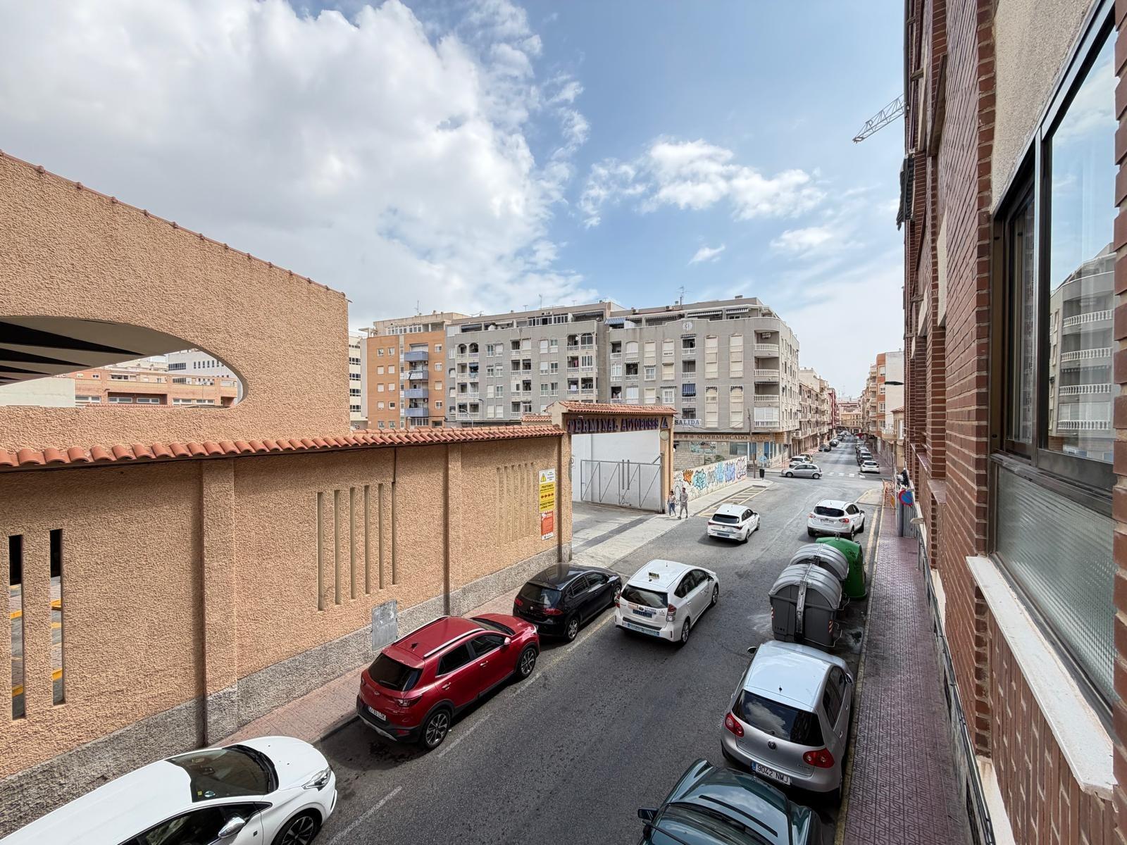 For sale - 2 Bedroom 1 Bathroom Apartment in Torrevieja - Estacion De Autobuses  - Alicante