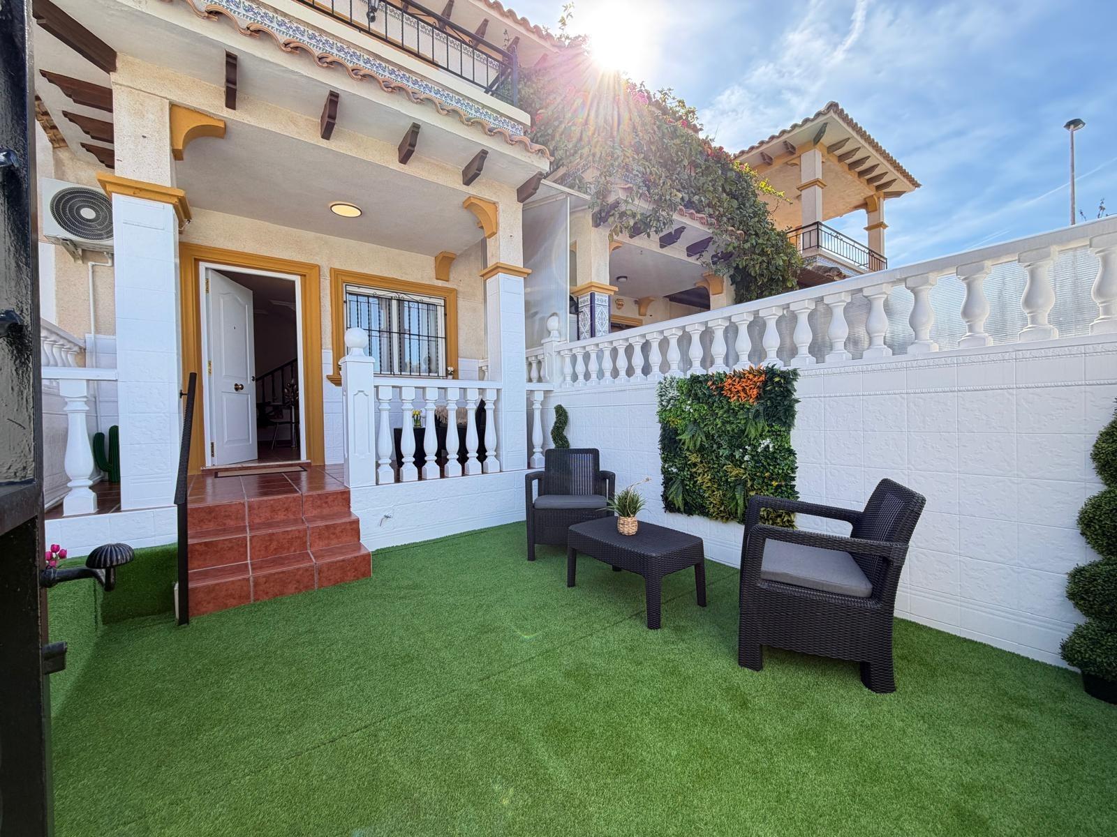 For sale - 3 Bedroom 2 Bathroom Town House in Punta Prima - Rocio Del Mar  - Alicante
