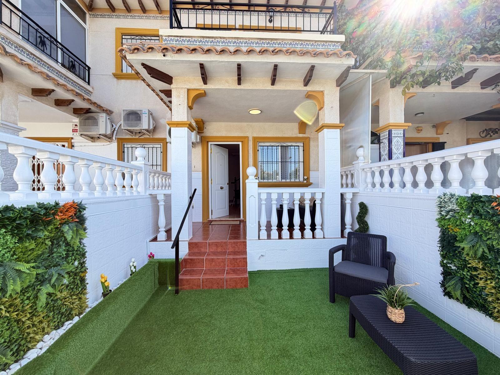 For sale - 3 Bedroom 2 Bathroom Town House in Punta Prima - Rocio Del Mar  - Alicante