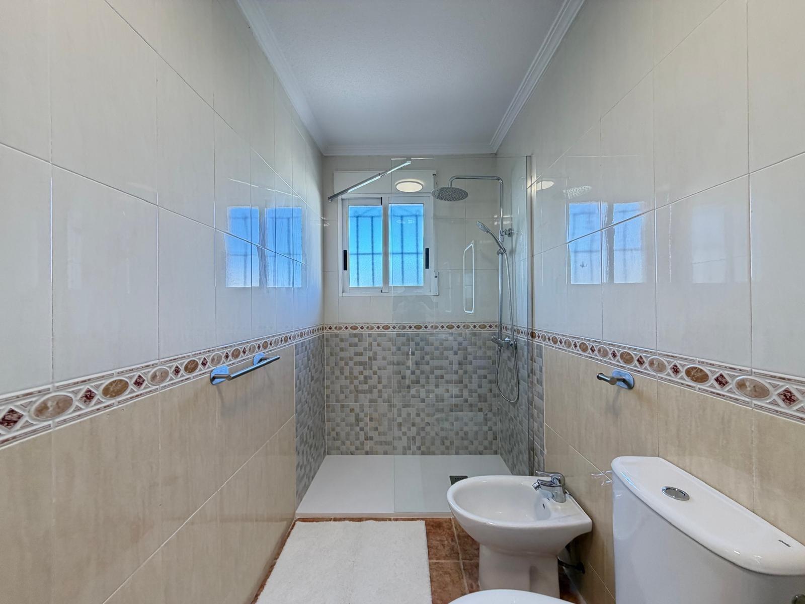 For sale - 3 Bedroom 2 Bathroom Town House in Punta Prima - Rocio Del Mar  - Alicante