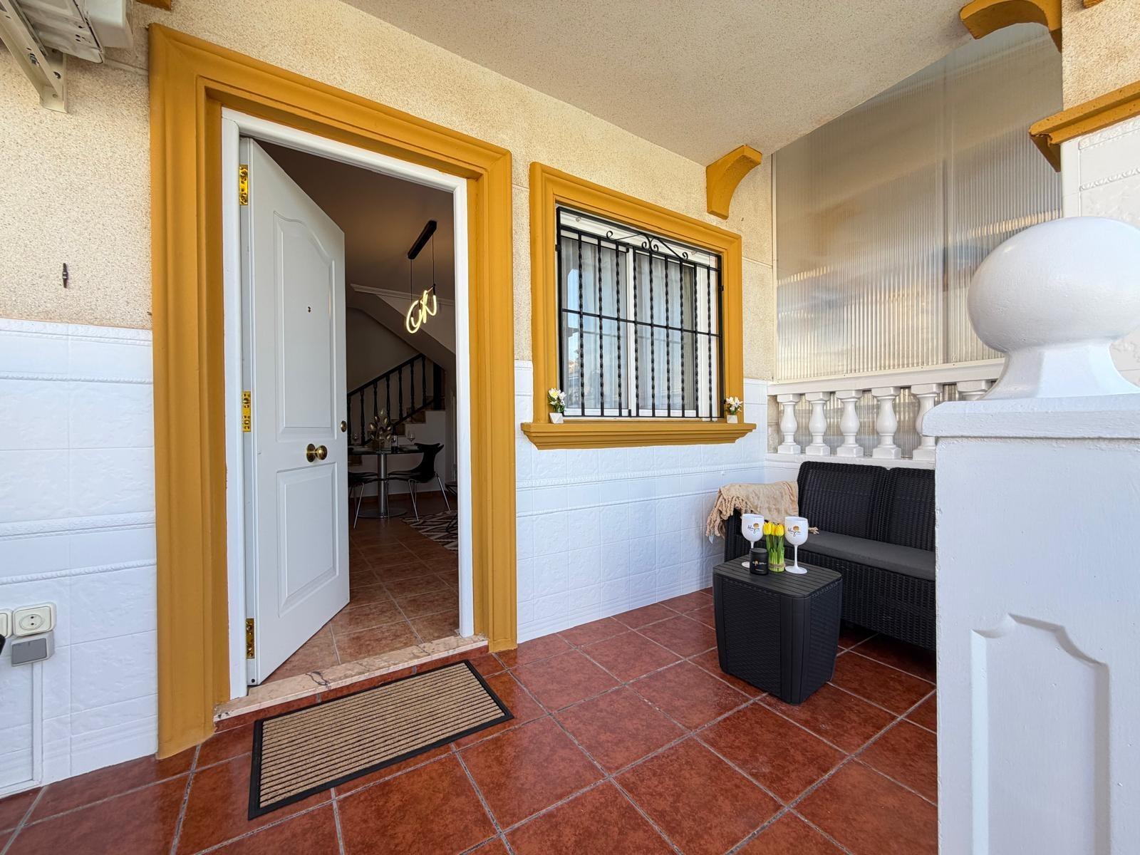 For sale - 3 Bedroom 2 Bathroom Town House in Punta Prima - Rocio Del Mar  - Alicante