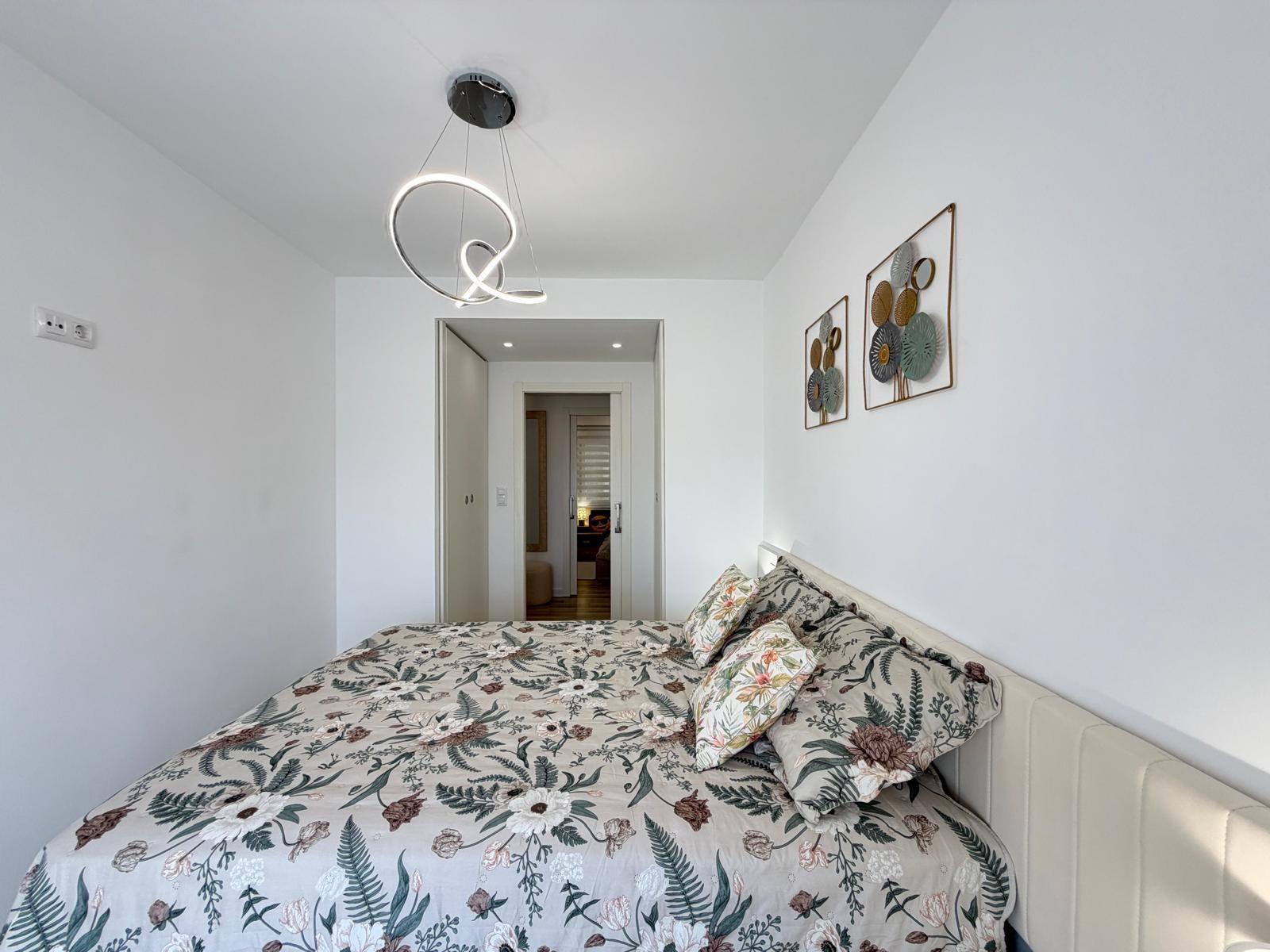 For sale - 3 Bedroom 2 Bathroom Apartment in Torrevieja - Centro  - Alicante