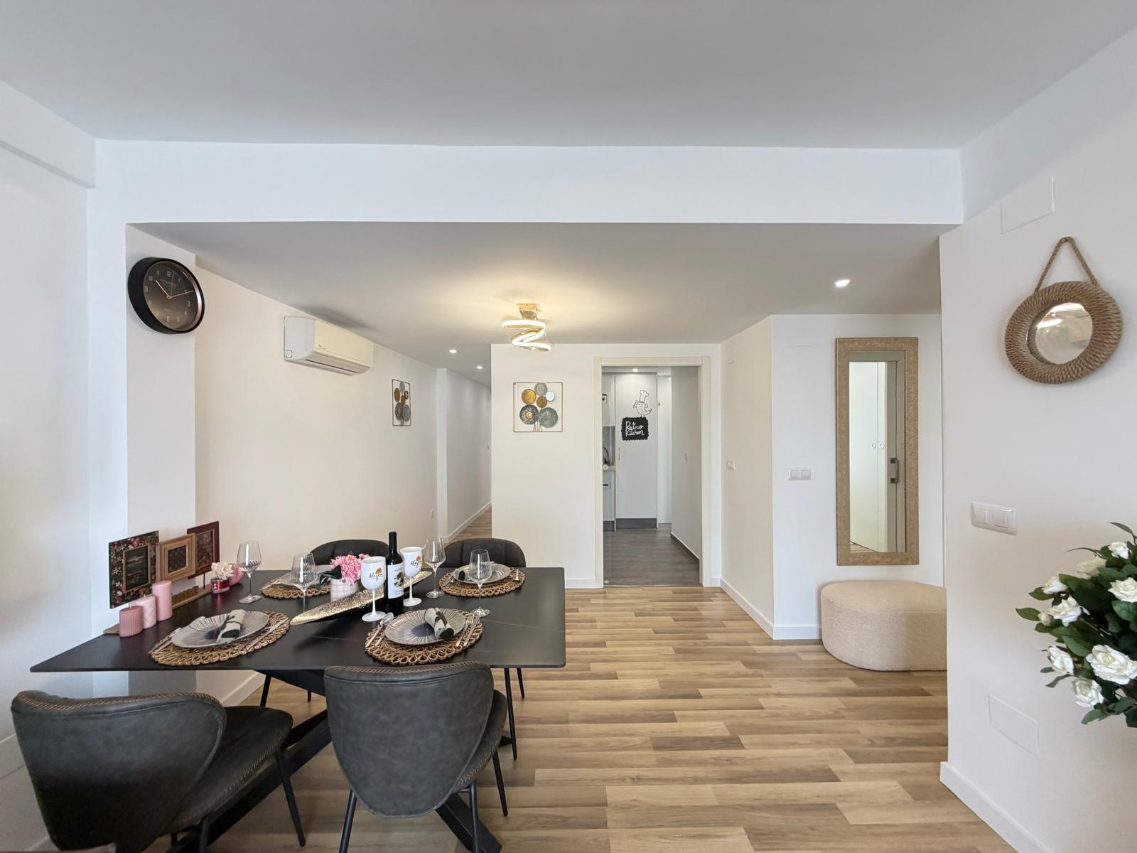For sale - 3 Bedroom 2 Bathroom Apartment in Torrevieja - Centro  - Alicante