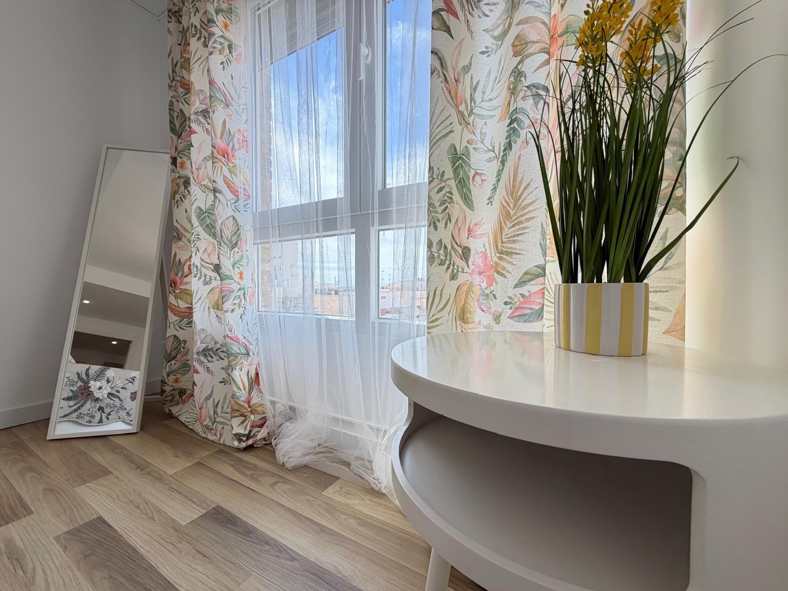 For sale - 3 Bedroom 2 Bathroom Apartment in Torrevieja - Centro  - Alicante