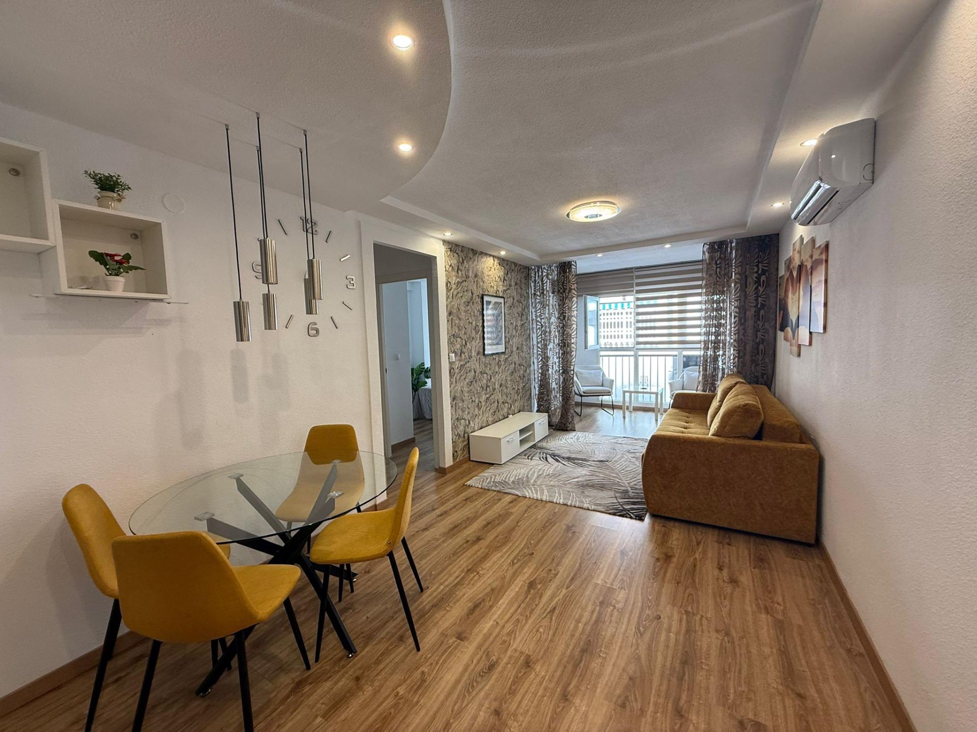 For sale - 2 Bedroom 1 Bathroom Apartment in Torrevieja - Centro  - Alicante