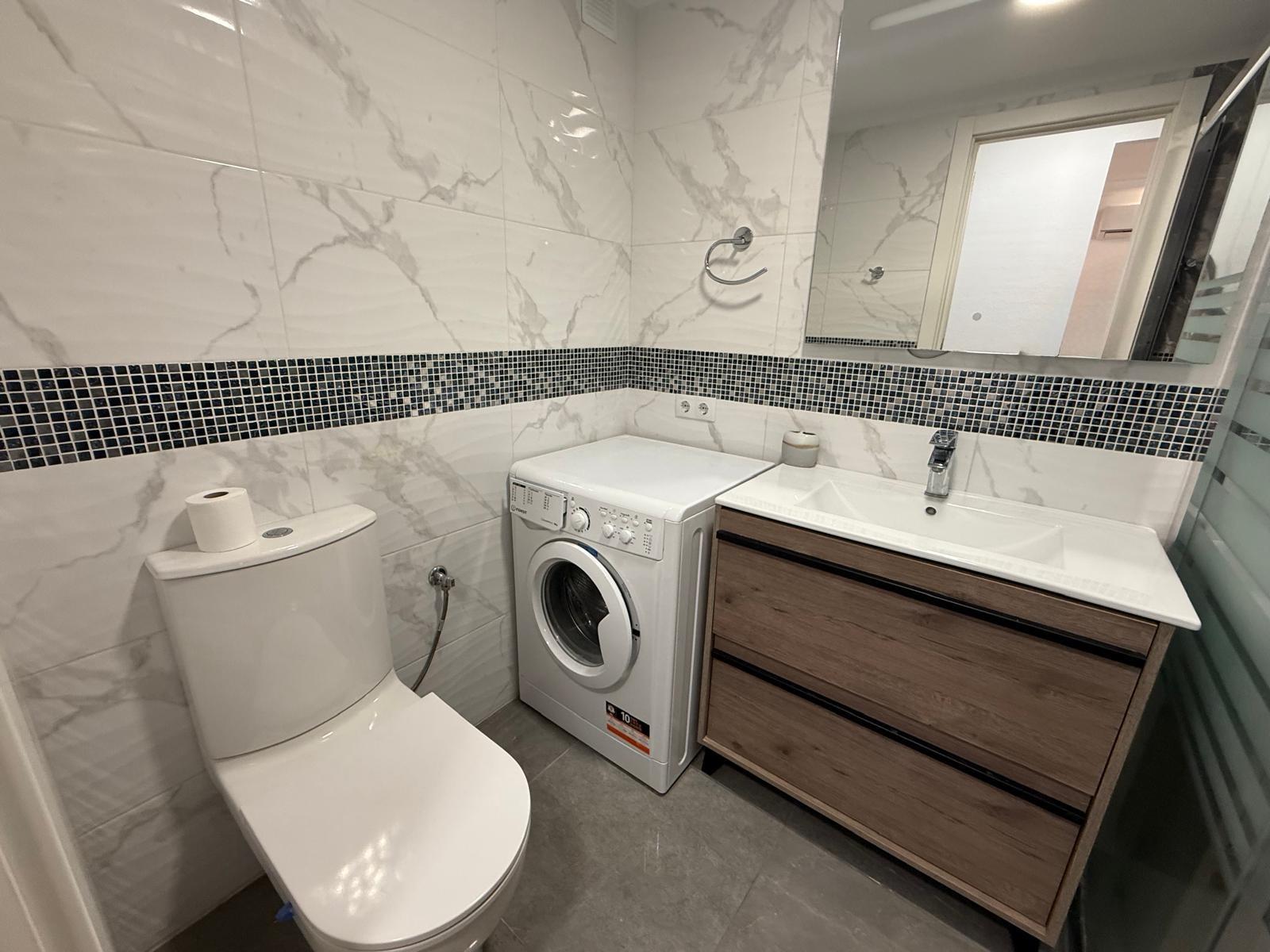 For sale - 2 Bedroom 1 Bathroom Apartment in Torrevieja - Centro  - Alicante