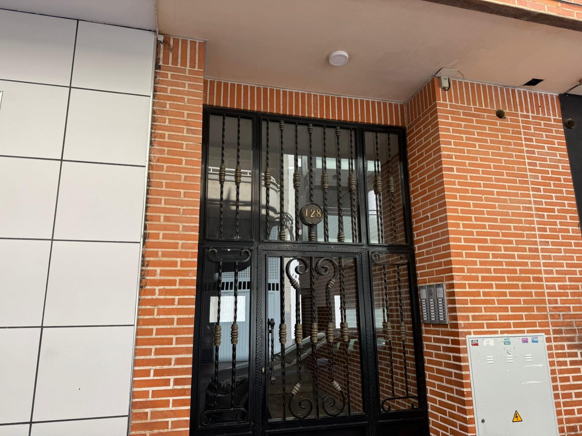 For sale - 2 Bedroom 1 Bathroom Apartment in Torrevieja - Centro  - Alicante