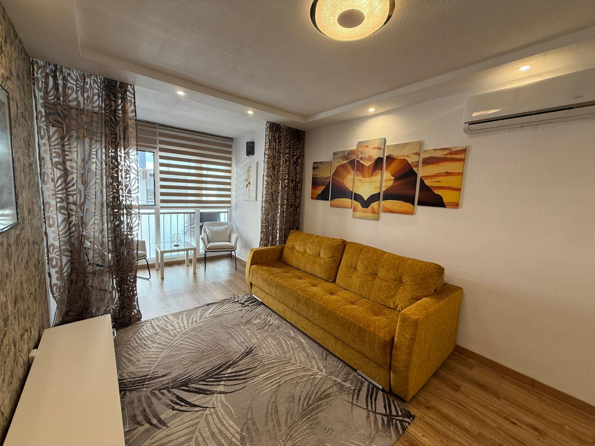 For sale - 2 Bedroom 1 Bathroom Apartment in Torrevieja - Centro  - Alicante