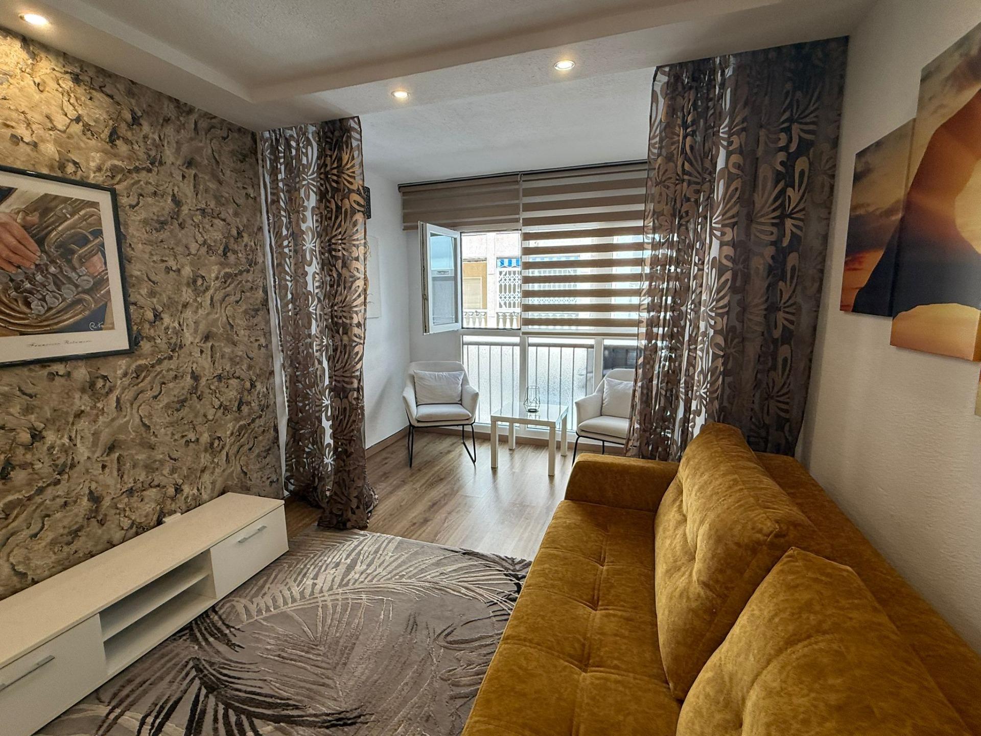 For sale - 2 Bedroom 1 Bathroom Apartment in Torrevieja - Centro  - Alicante