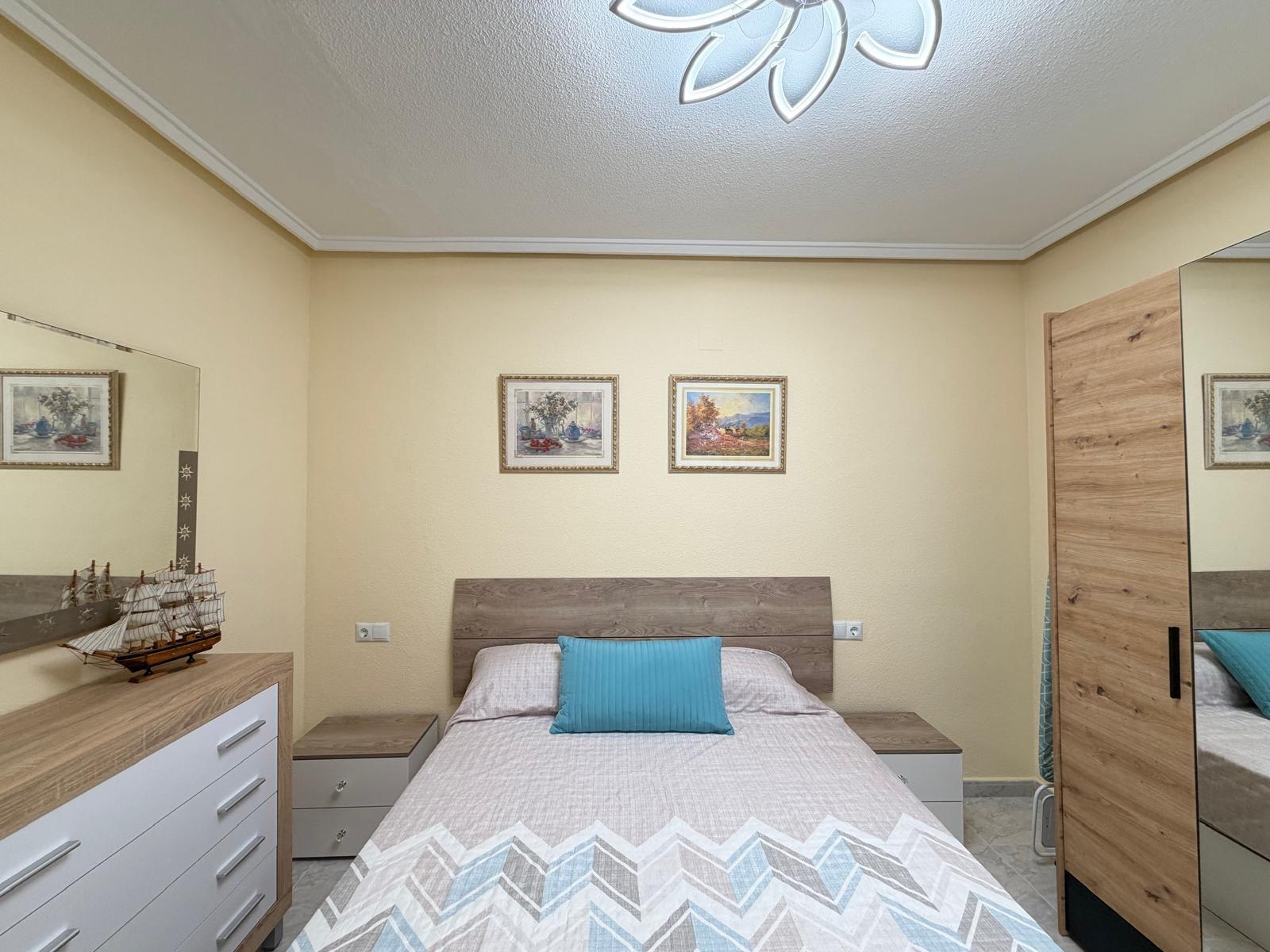 For sale - 3 Bedroom 2 Bathroom Apartment in Torrevieja - Playa Del Cura  - Alicante