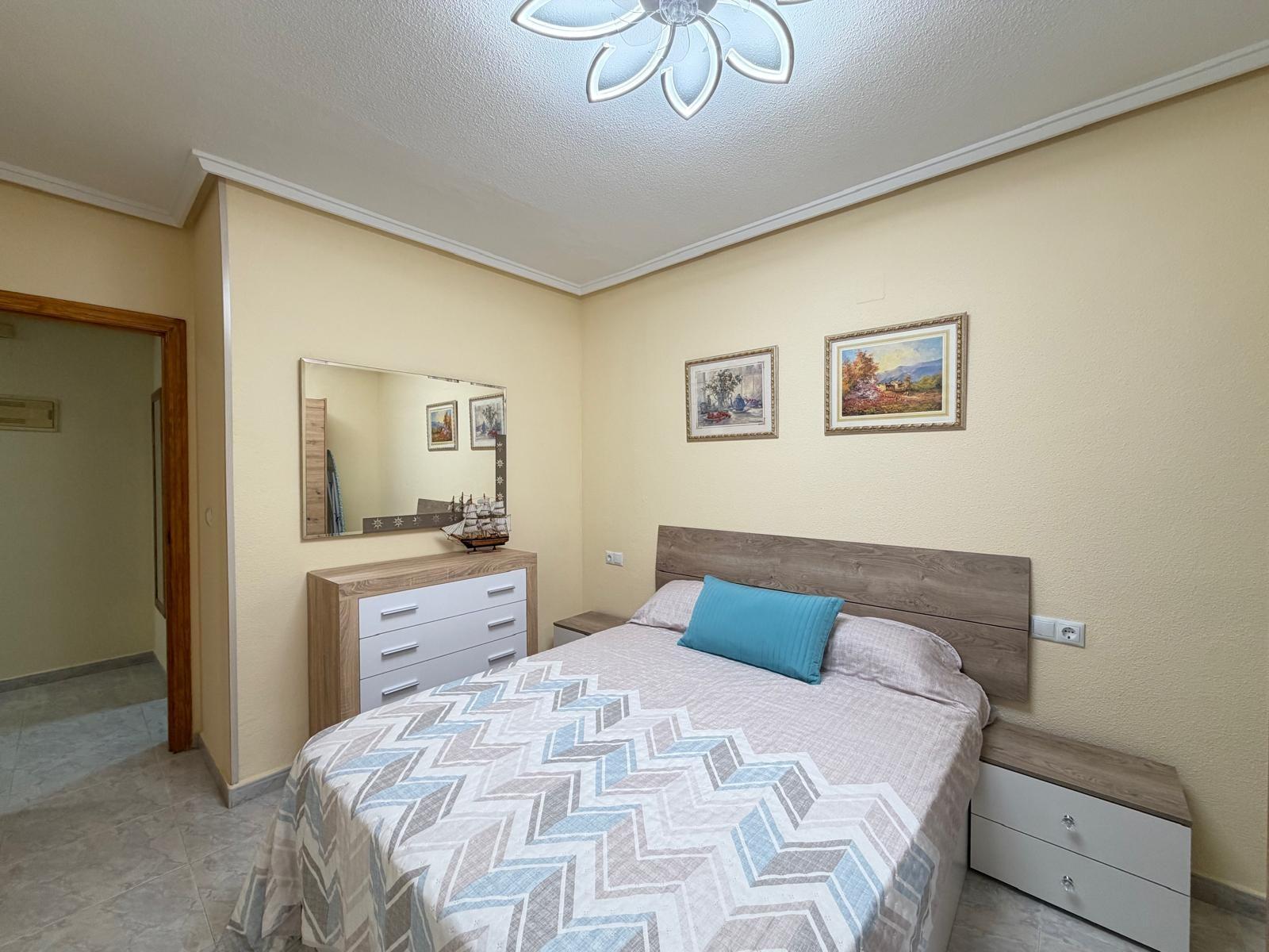 For sale - 3 Bedroom 2 Bathroom Apartment in Torrevieja - Playa Del Cura  - Alicante