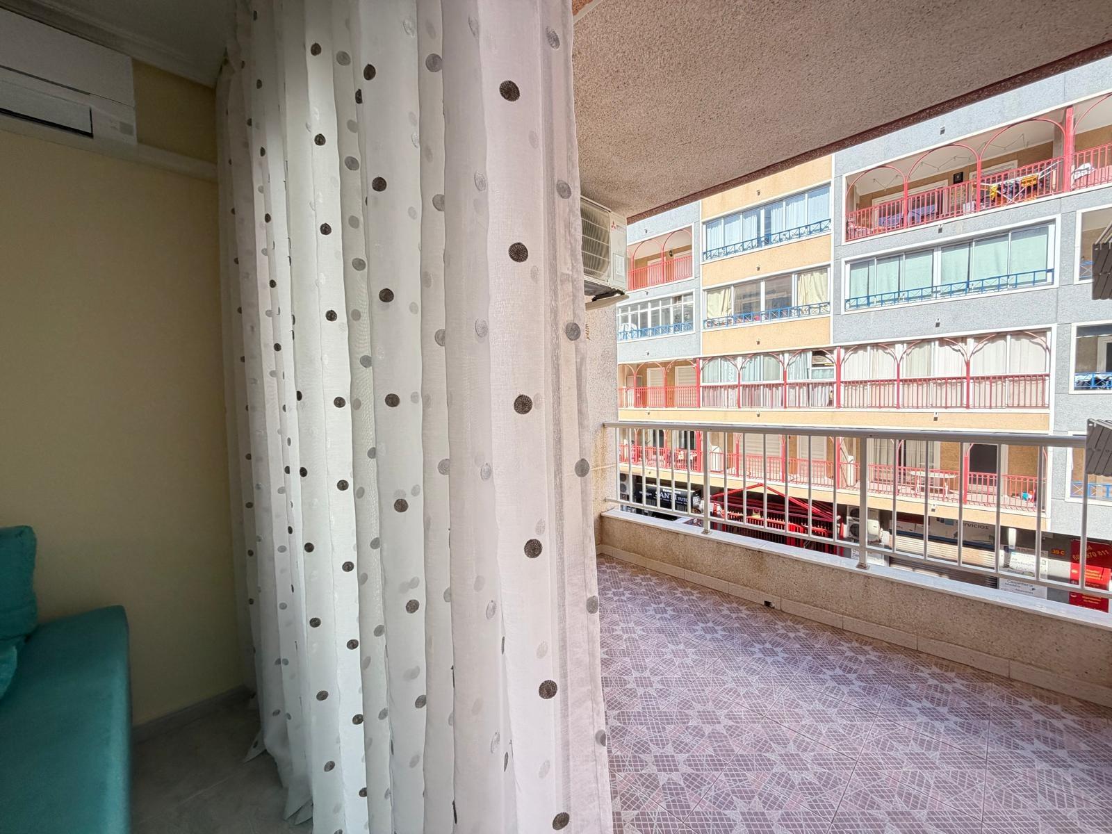 For sale - 3 Bedroom 2 Bathroom Apartment in Torrevieja - Playa Del Cura  - Alicante