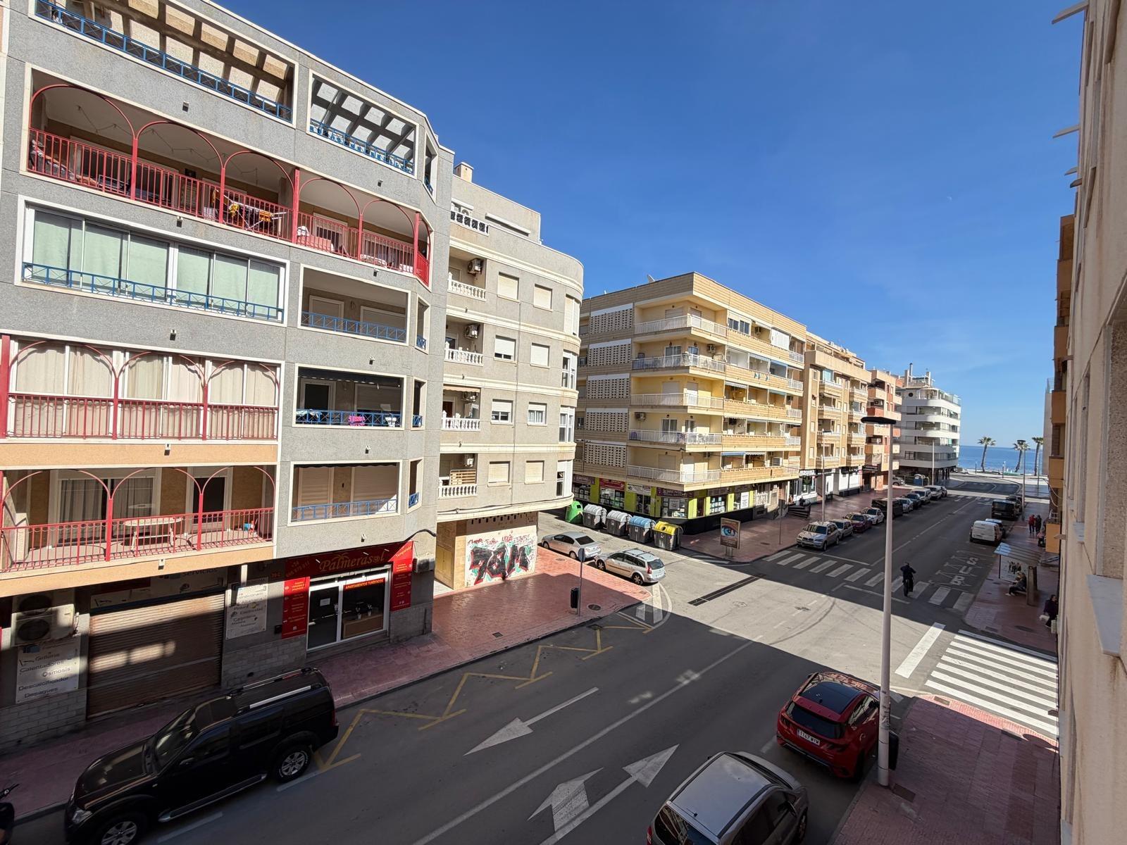 For sale - 3 Bedroom 2 Bathroom Apartment in Torrevieja - Playa Del Cura  - Alicante