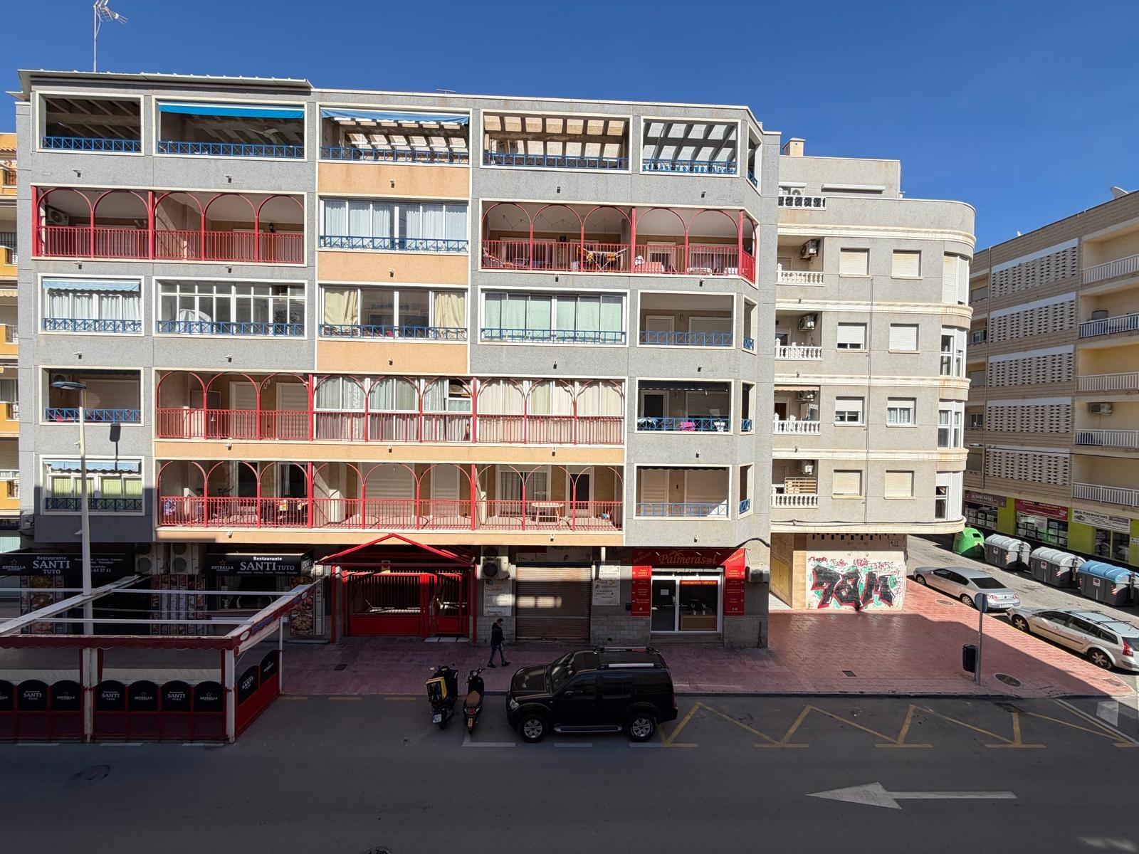 For sale - 3 Bedroom 2 Bathroom Apartment in Torrevieja - Playa Del Cura  - Alicante