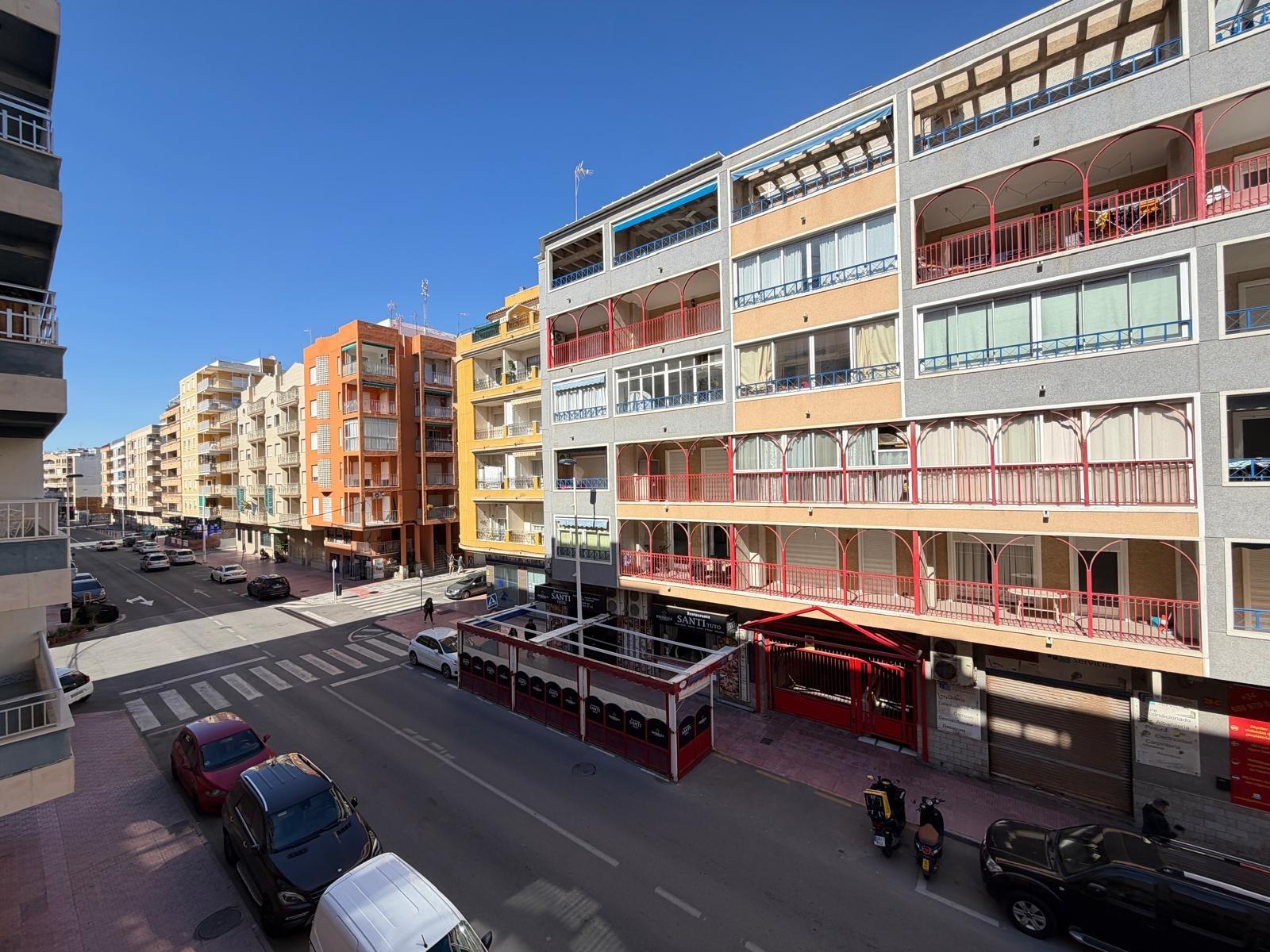 For sale - 3 Bedroom 2 Bathroom Apartment in Torrevieja - Playa Del Cura  - Alicante