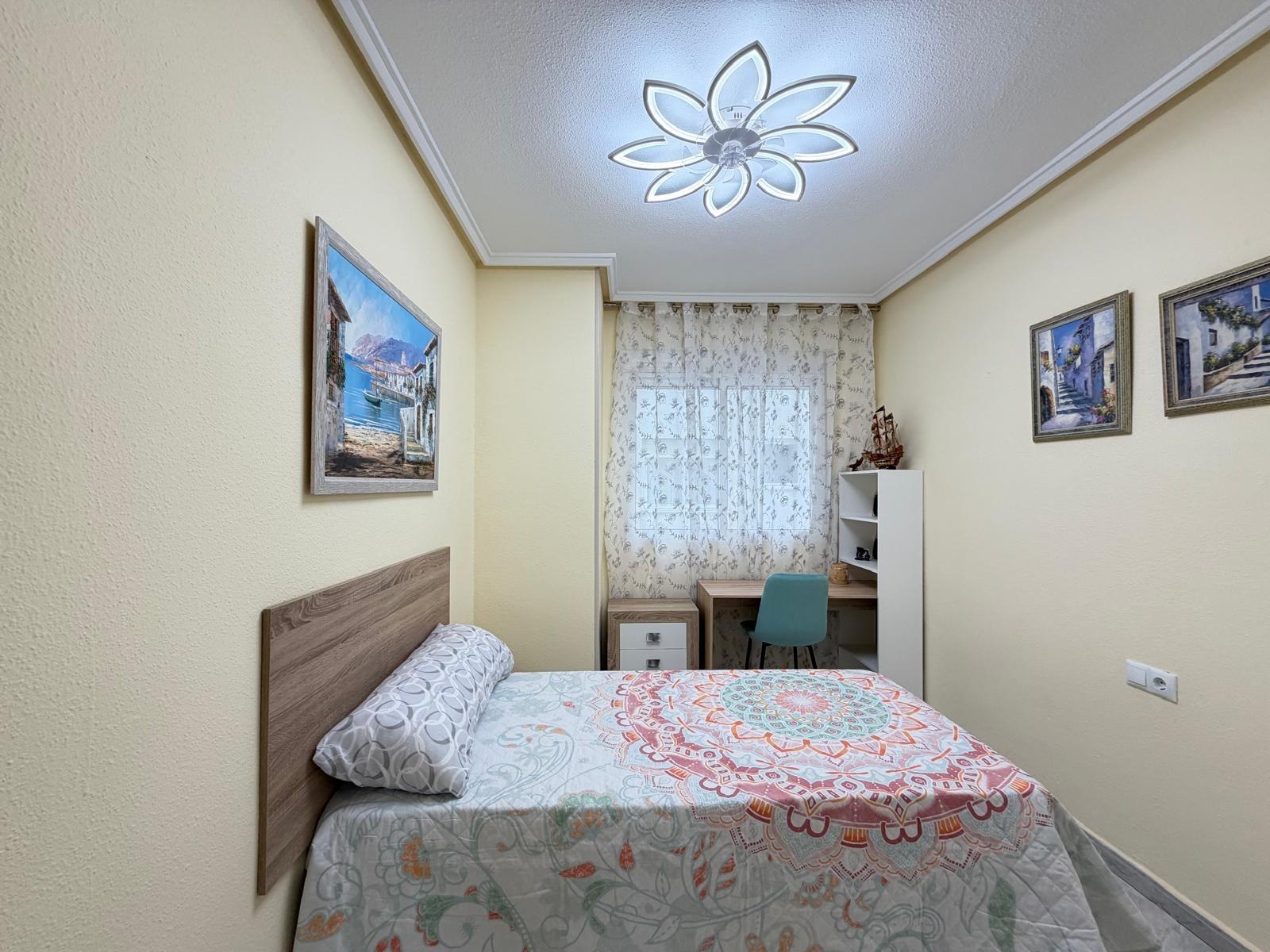 For sale - 3 Bedroom 2 Bathroom Apartment in Torrevieja - Playa Del Cura  - Alicante
