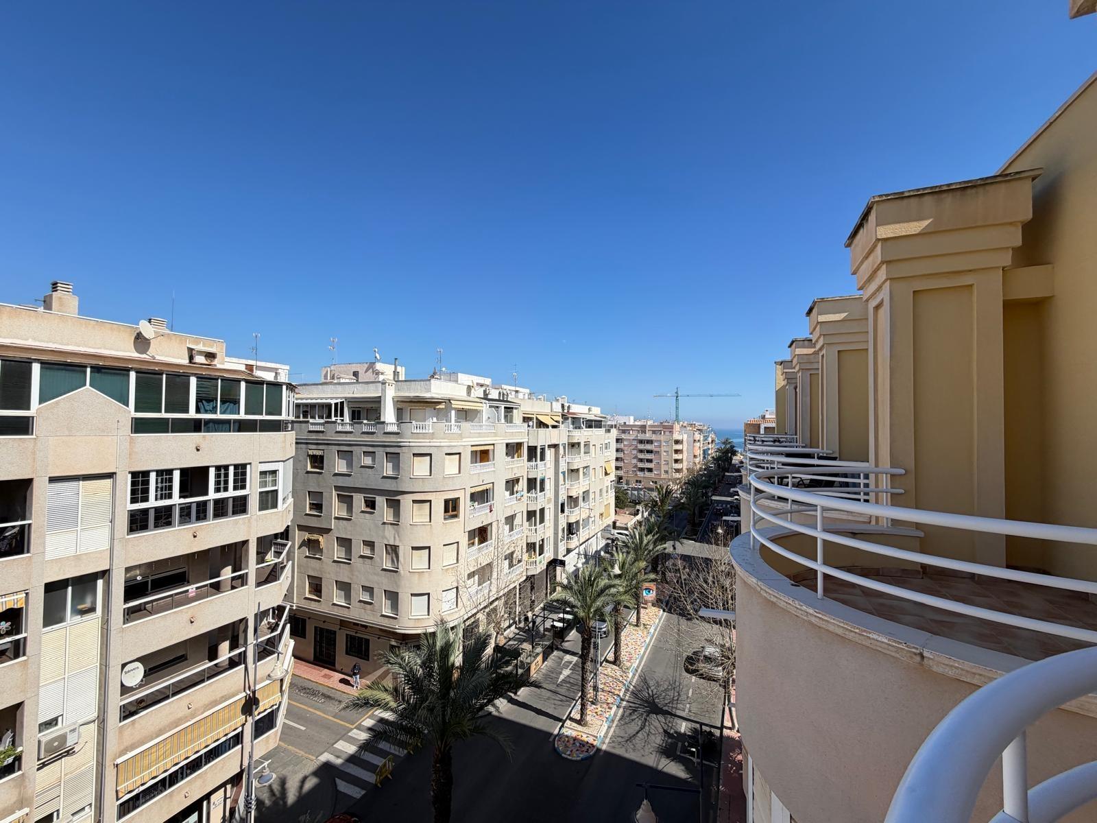 For sale - 2 Bedroom 1 Bathroom Penthouse in Torrevieja - Playa Del Cura  - Alicante