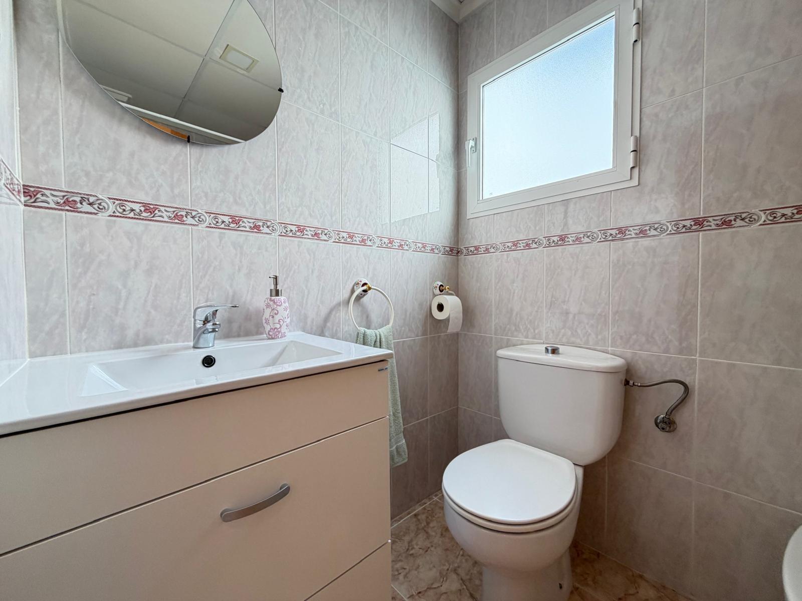 For sale - 2 Bedroom 1 Bathroom Penthouse in Torrevieja - Playa Del Cura  - Alicante