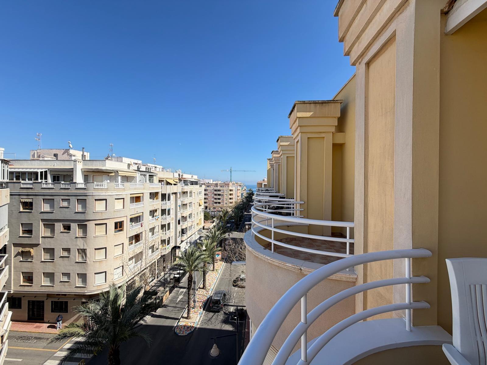 For sale - 2 Bedroom 1 Bathroom Penthouse in Torrevieja - Playa Del Cura  - Alicante
