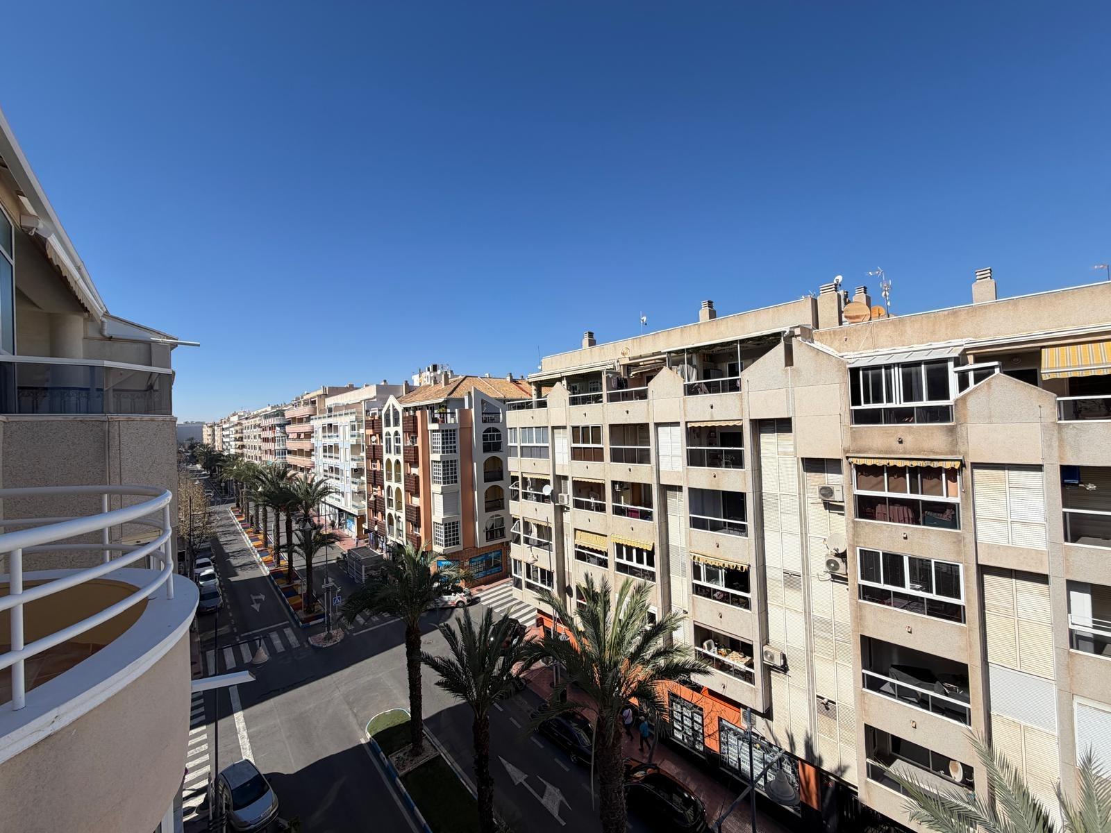 For sale - 2 Bedroom 1 Bathroom Penthouse in Torrevieja - Playa Del Cura  - Alicante