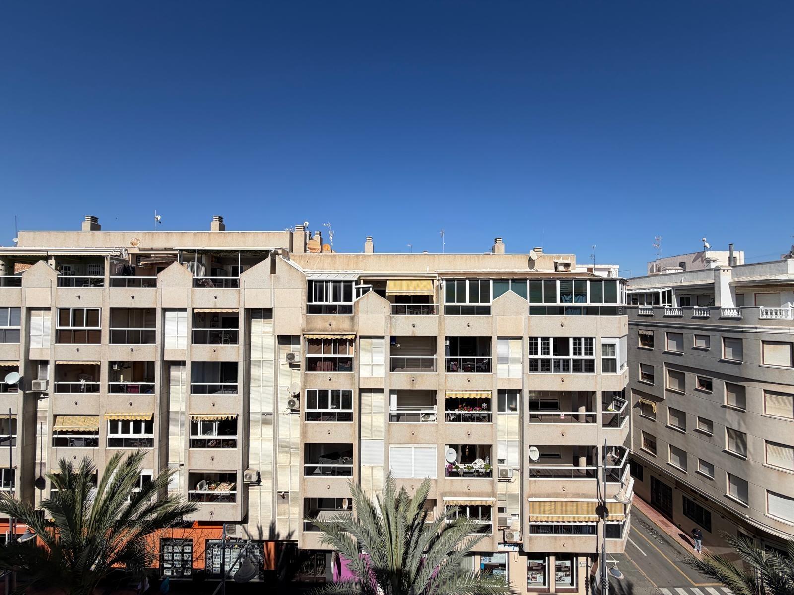 For sale - 2 Bedroom 1 Bathroom Penthouse in Torrevieja - Playa Del Cura  - Alicante
