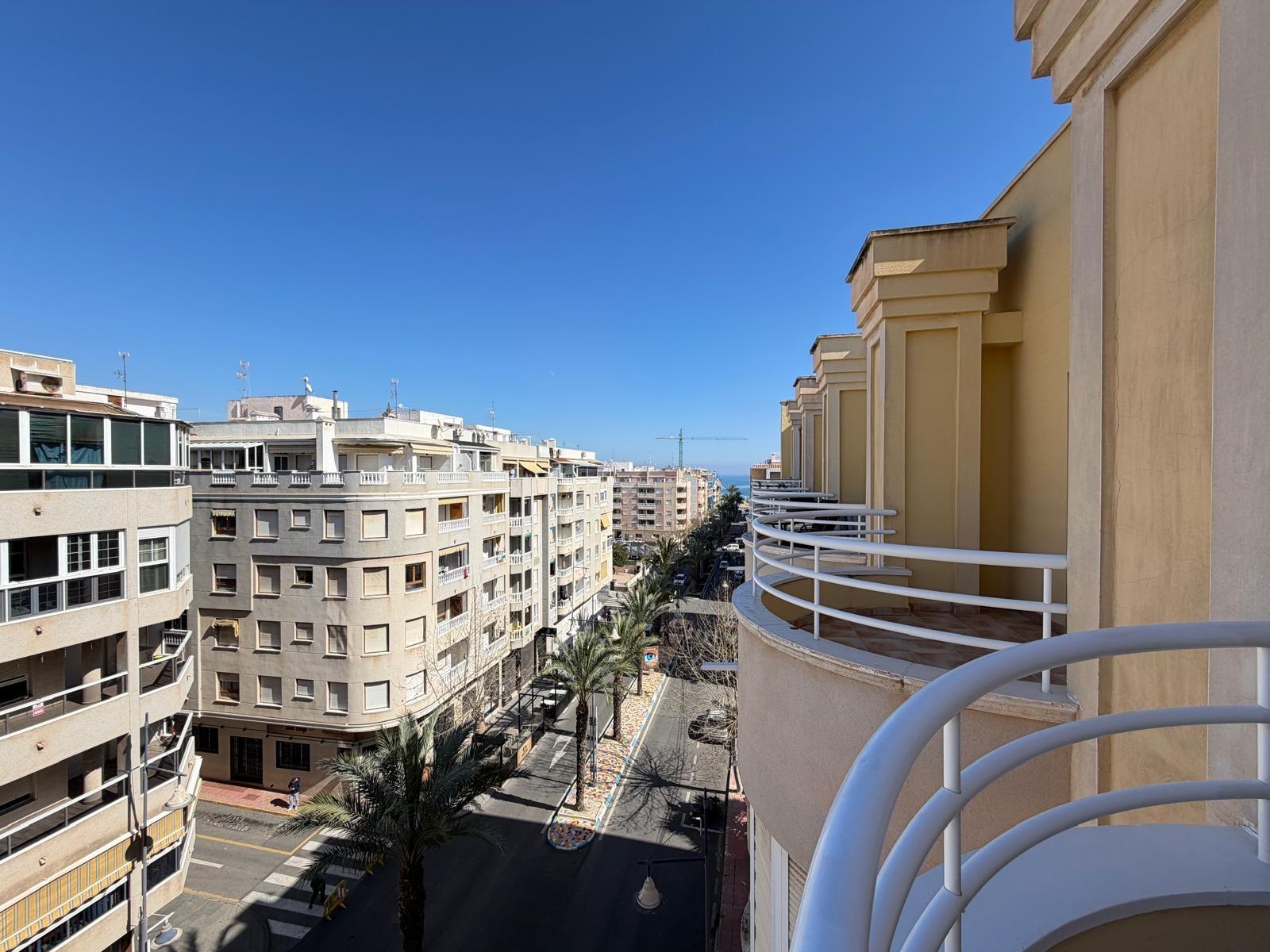 For sale - 2 Bedroom 1 Bathroom Penthouse in Torrevieja - Playa Del Cura  - Alicante