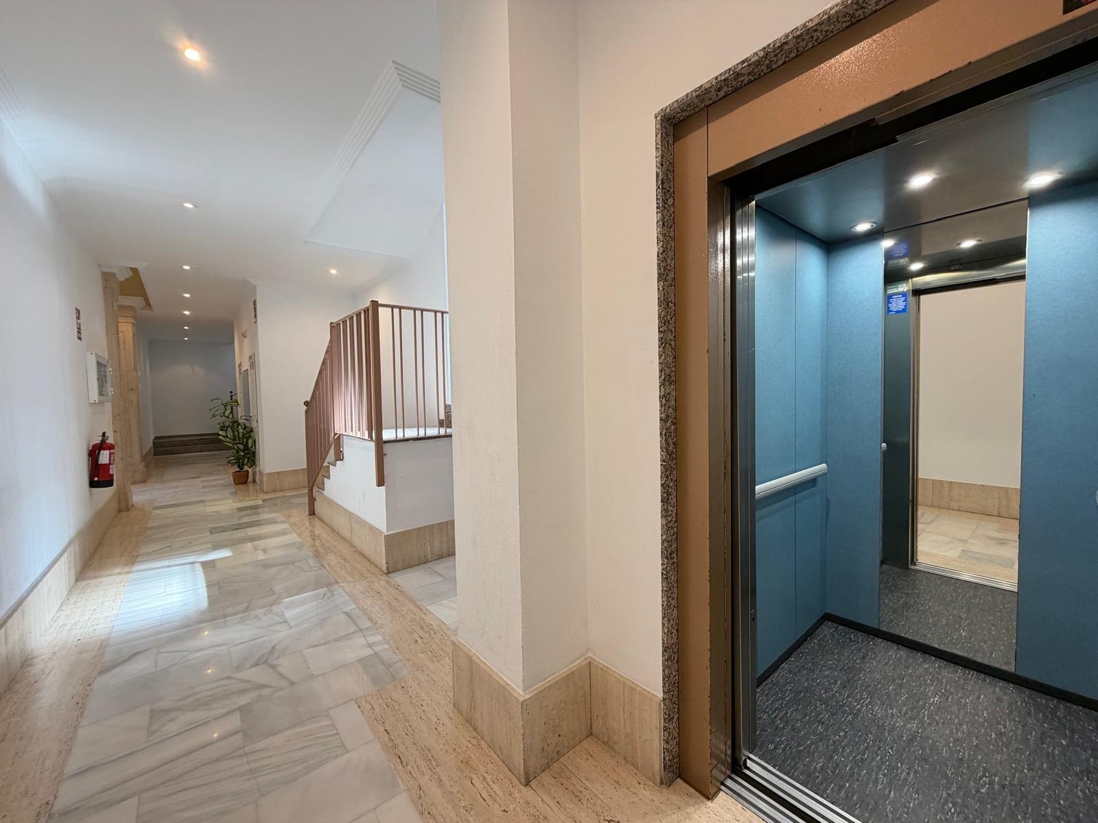 For sale - 2 Bedroom 1 Bathroom Penthouse in Torrevieja - Playa Del Cura  - Alicante