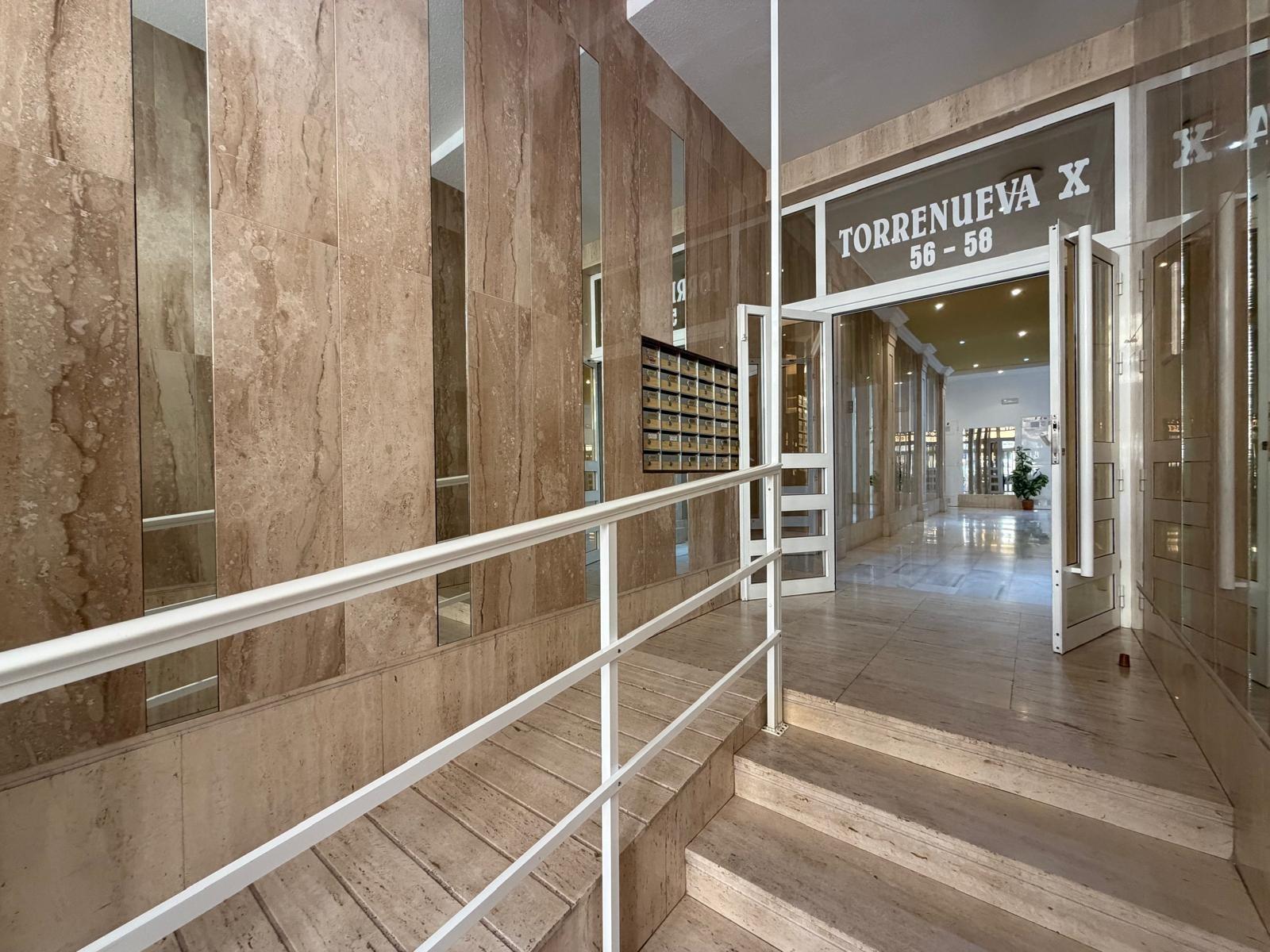 For sale - 2 Bedroom 1 Bathroom Penthouse in Torrevieja - Playa Del Cura  - Alicante