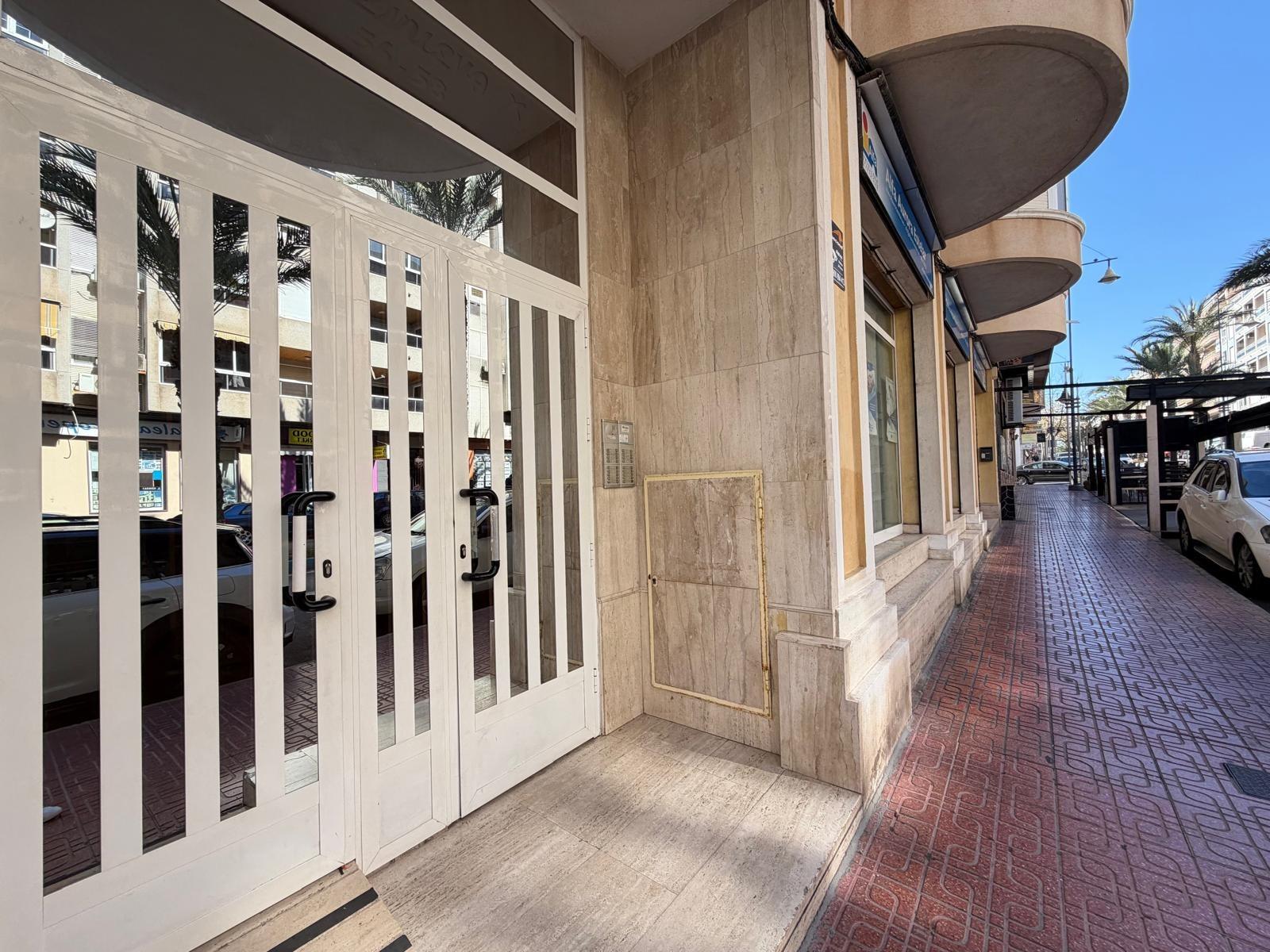 For sale - 2 Bedroom 1 Bathroom Penthouse in Torrevieja - Playa Del Cura  - Alicante